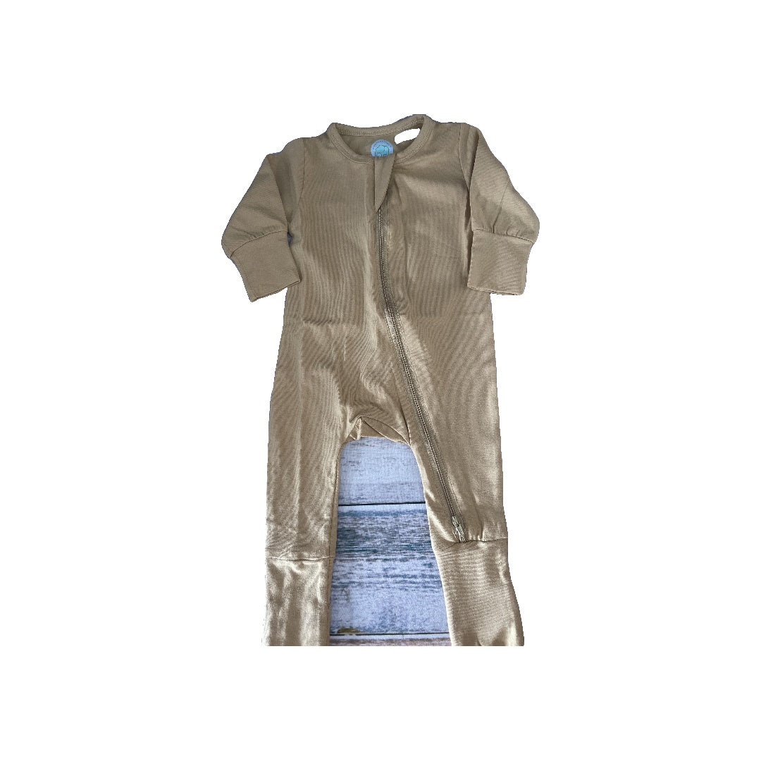 Elephant Moon Unisex Gold Pajamas Size: 0-3 months Gold