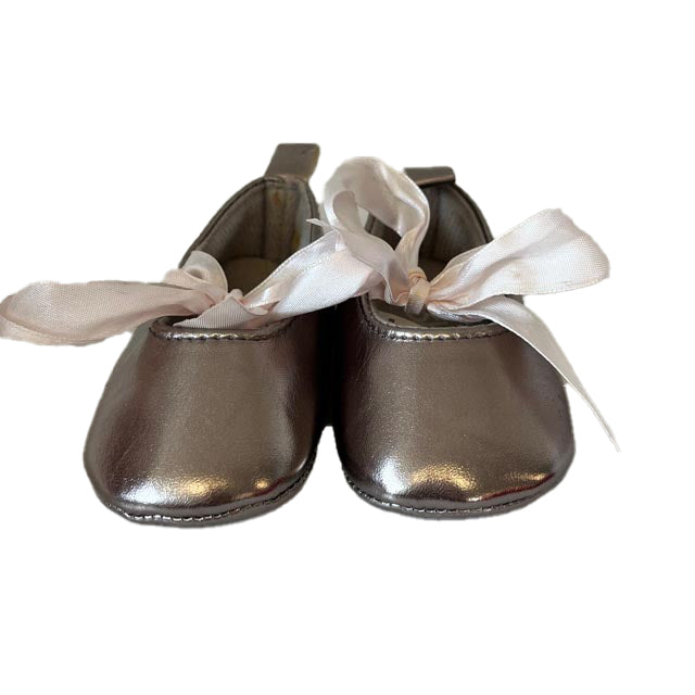 Espirit Girls Gold Shoes Size: 3-6 Months Gold