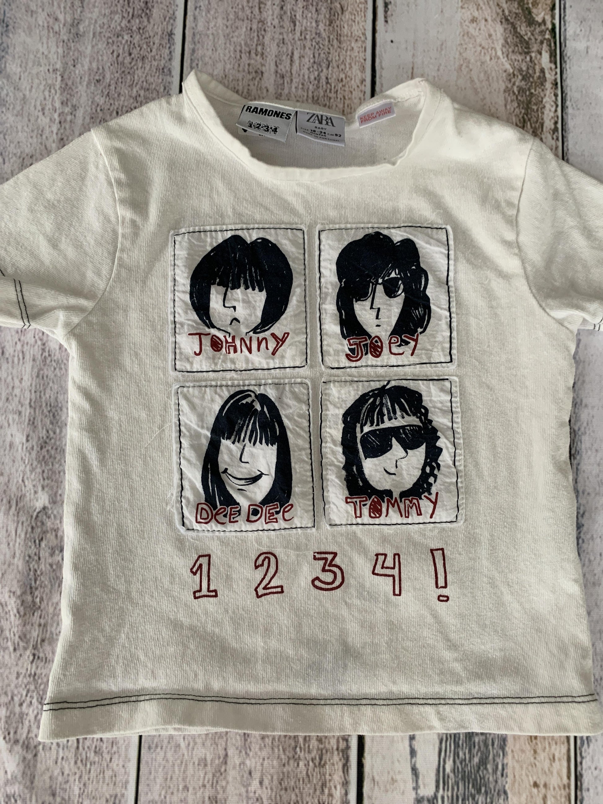 Zara Girls Graphic T-Shirt Size: 18-24 months Graphic