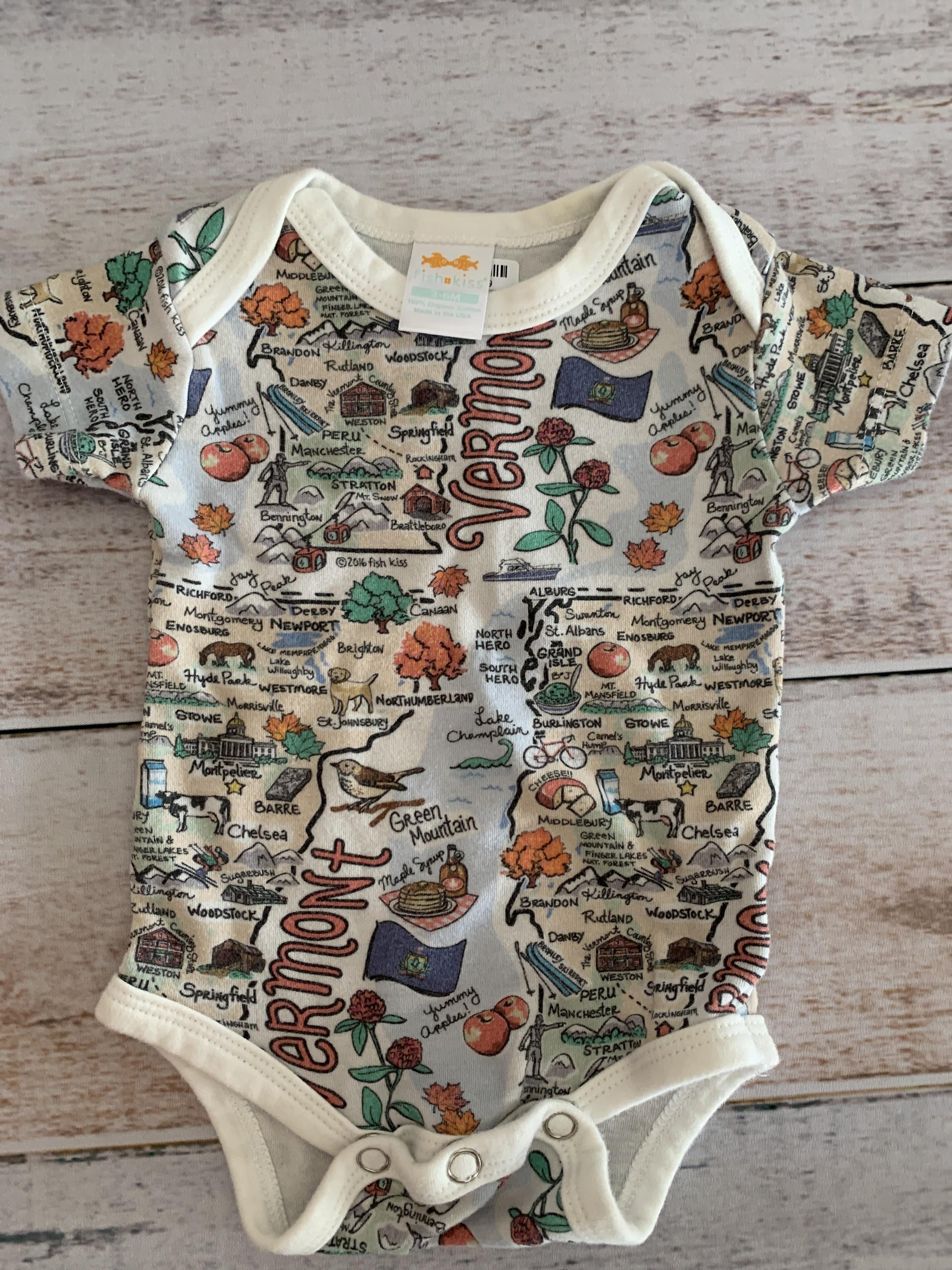 Fish Kiss Boys Graphic Onesie Size: 3-6 months Graphic