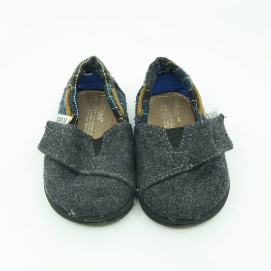 Tom's Boys Gray Shoes Size: 4 Infant Gray