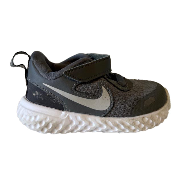 Nike Boys Gray Sneakers Size: 4 Infant Gray