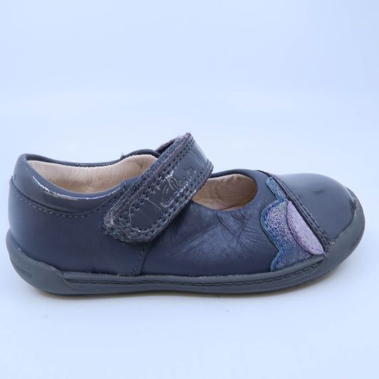 Clark's First Shoes Girls Gray Shoes Size: 4 Infant Gray