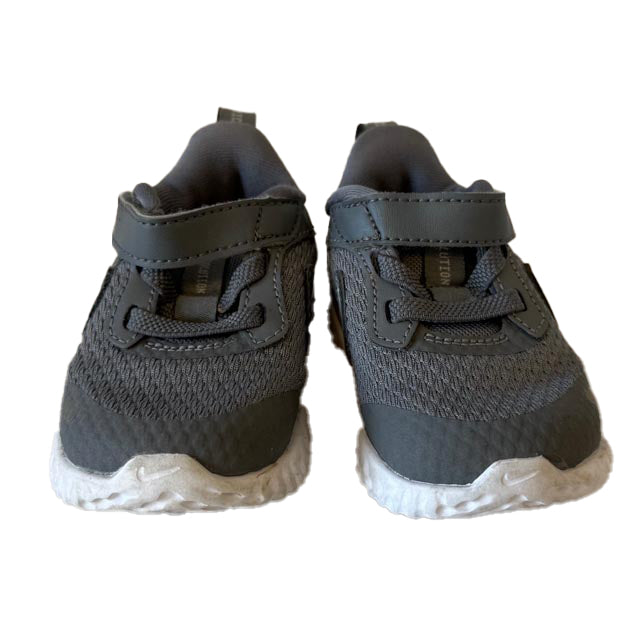 Nike Boys Gray Sneakers Size: 4 Infant Gray