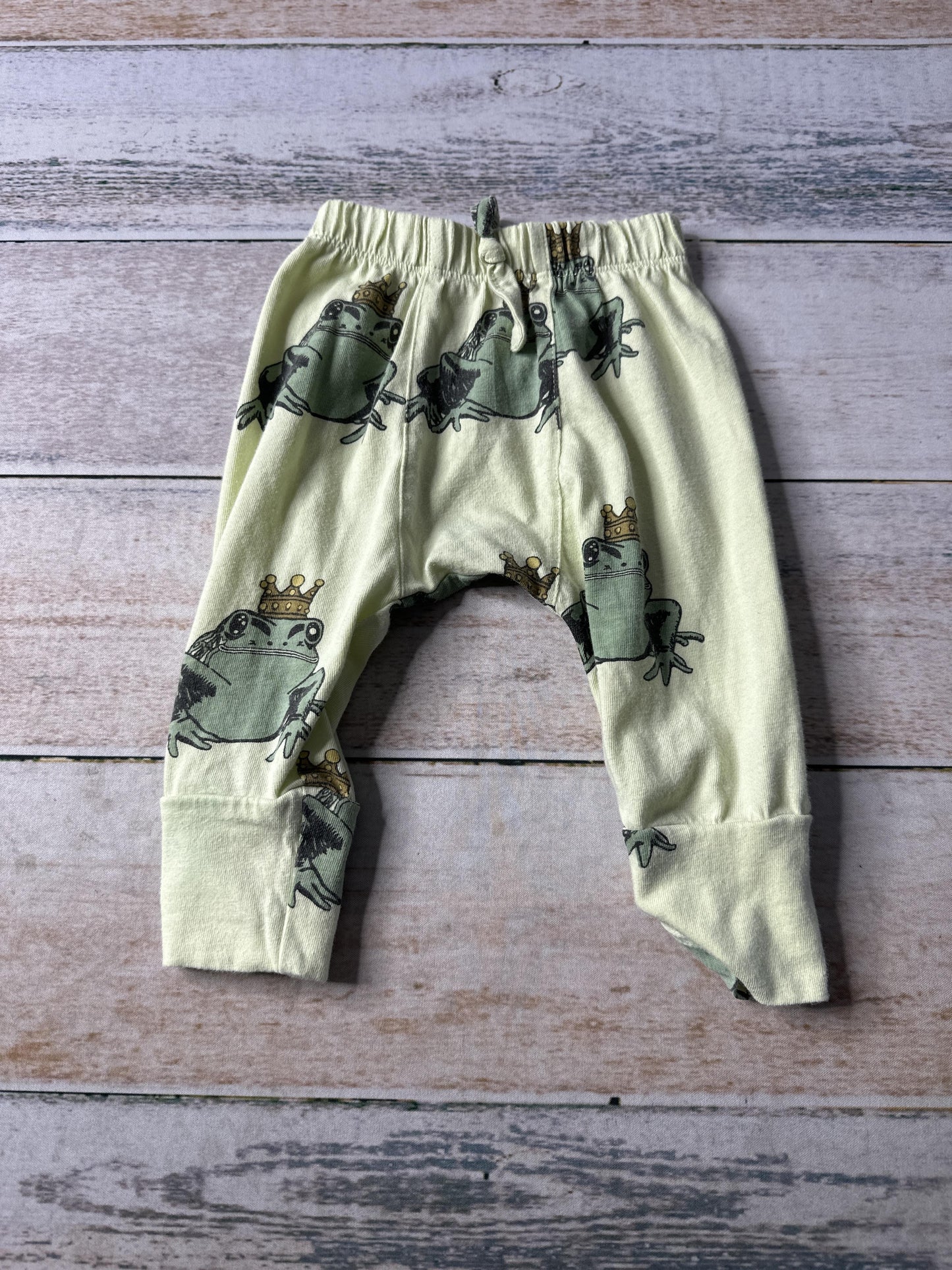 Kate Quinn Unisex green | Frogs Pants Size: 6-12 months green | Frogs
