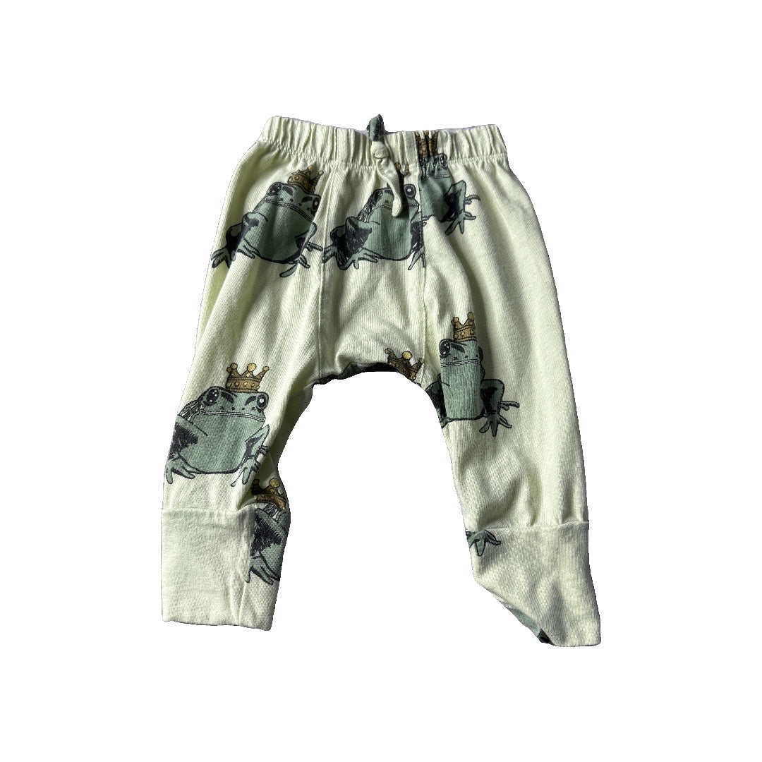 Kate Quinn Unisex green | Frogs Pants Size: 6-12 months green | Frogs