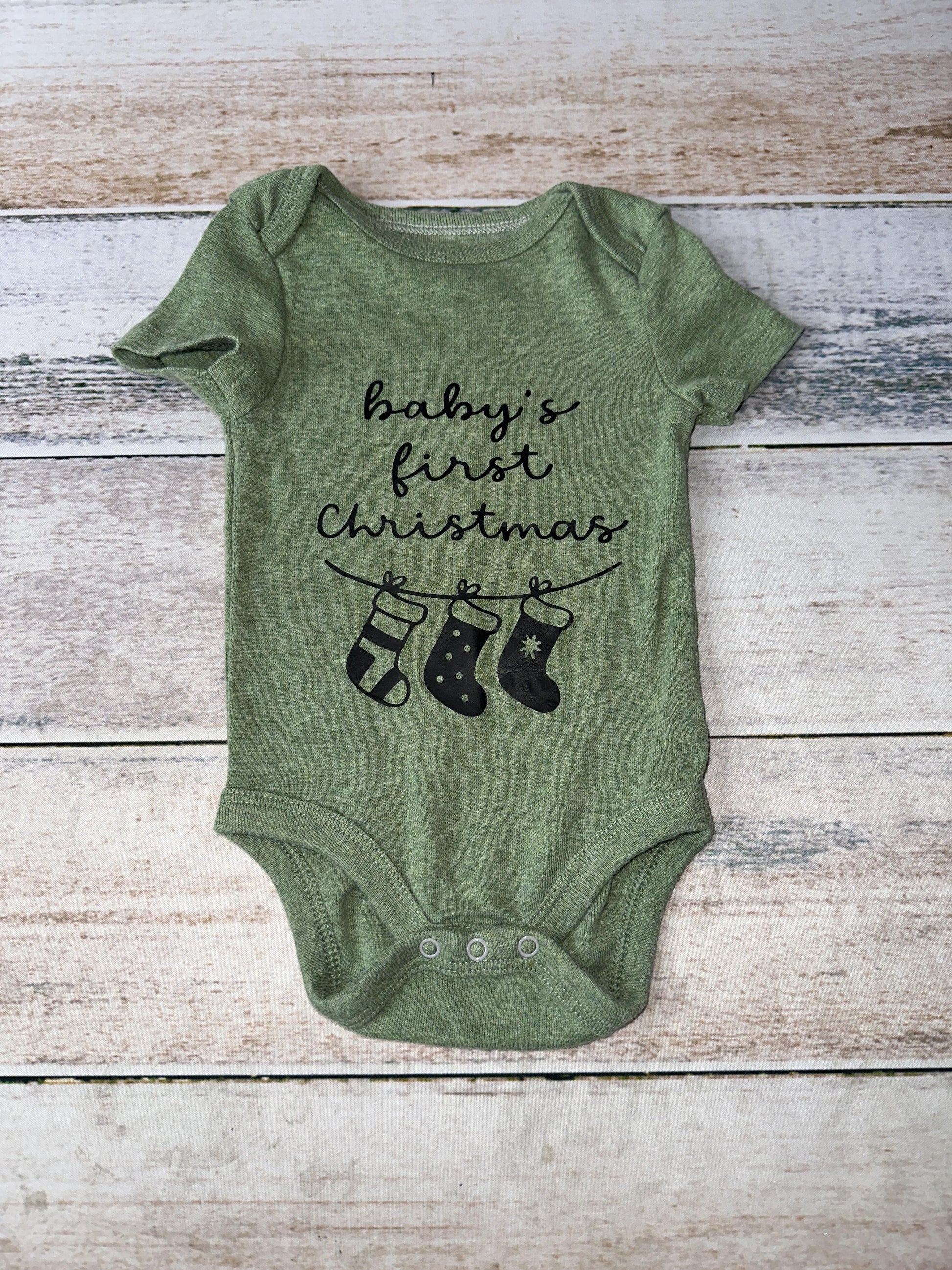 Cloud Island Unisex green | Holiday Onesie Size: 3-6 months green | Holiday