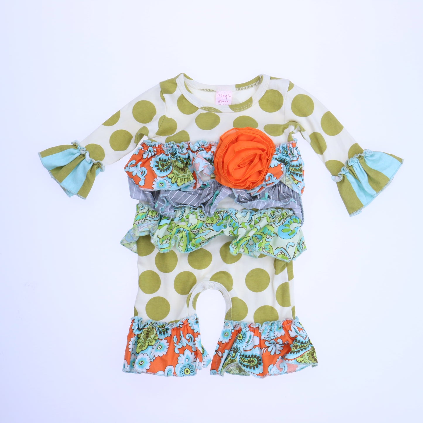 Giggle Girls Green | White Long Sleeve Outfit Size: Newborn Green | White