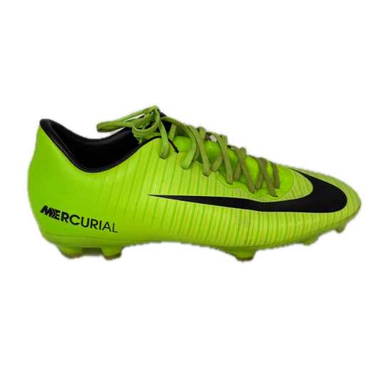 Nike Boys Green Sneakers Size: 3 Youth Green