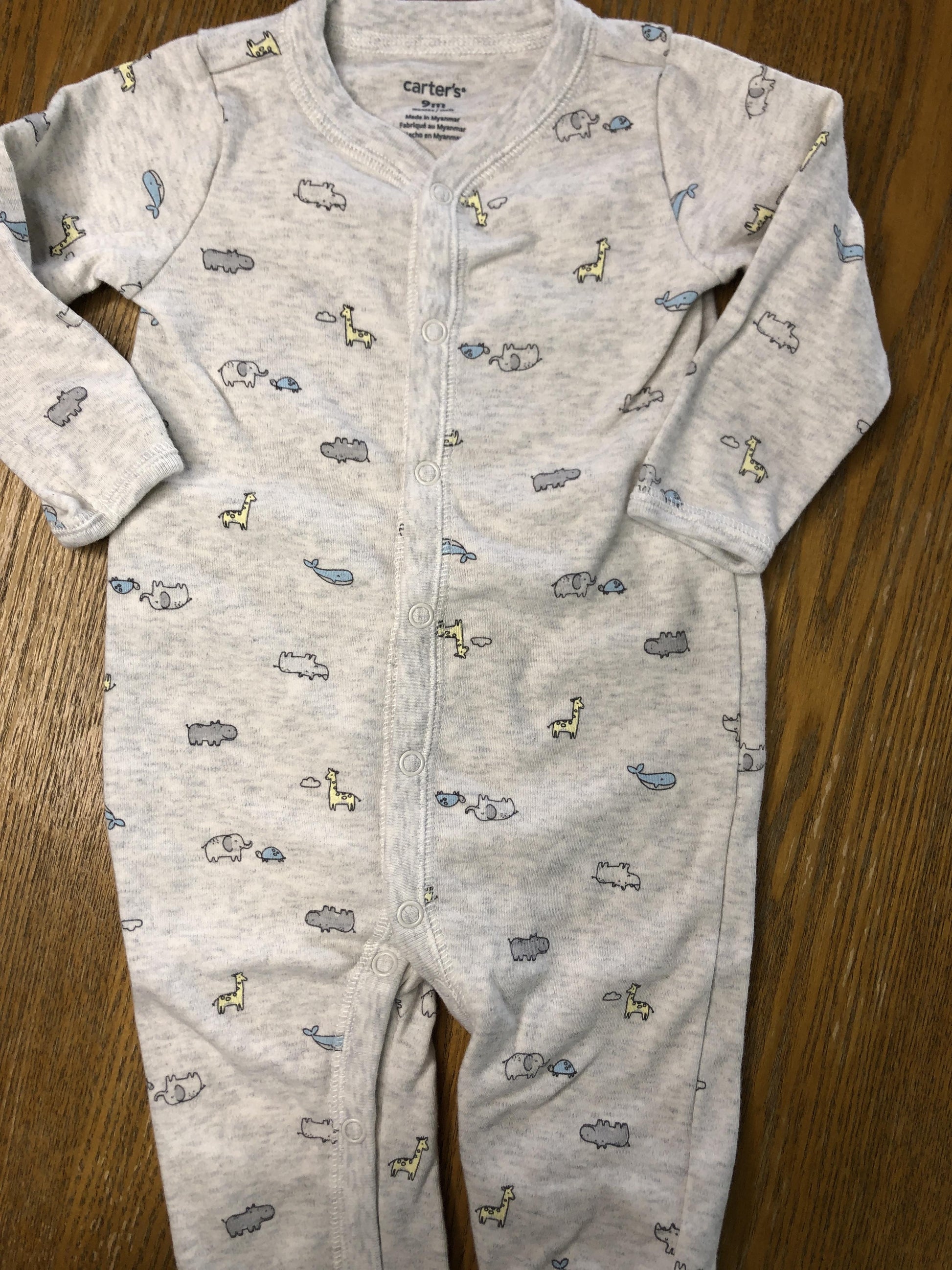 Carters Unisex Grey | animals Pajamas Size: 9 months Grey | animals