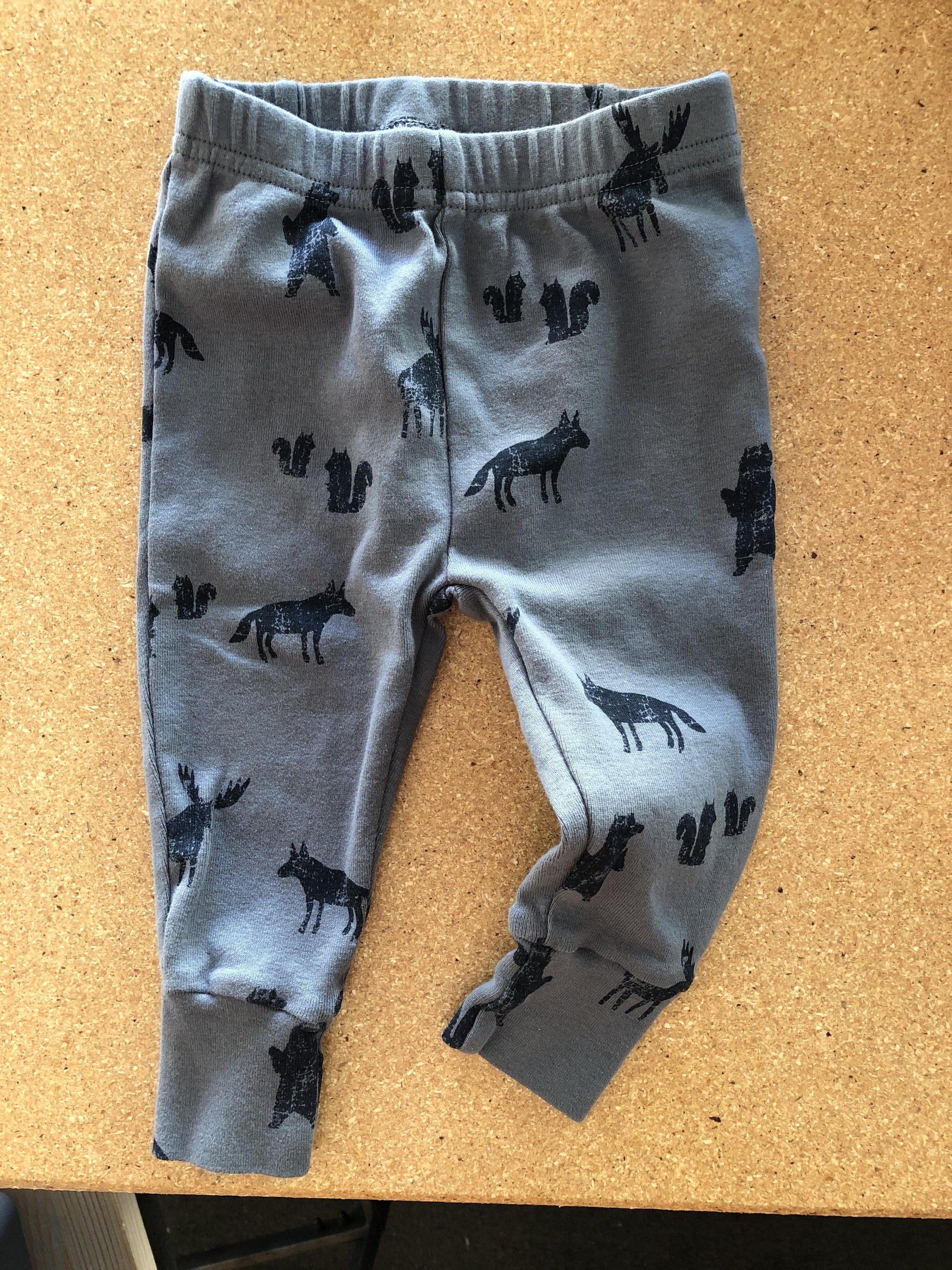 Oliver & Rain Unisex Grey | animals Pants Size: 12 months Grey | animals