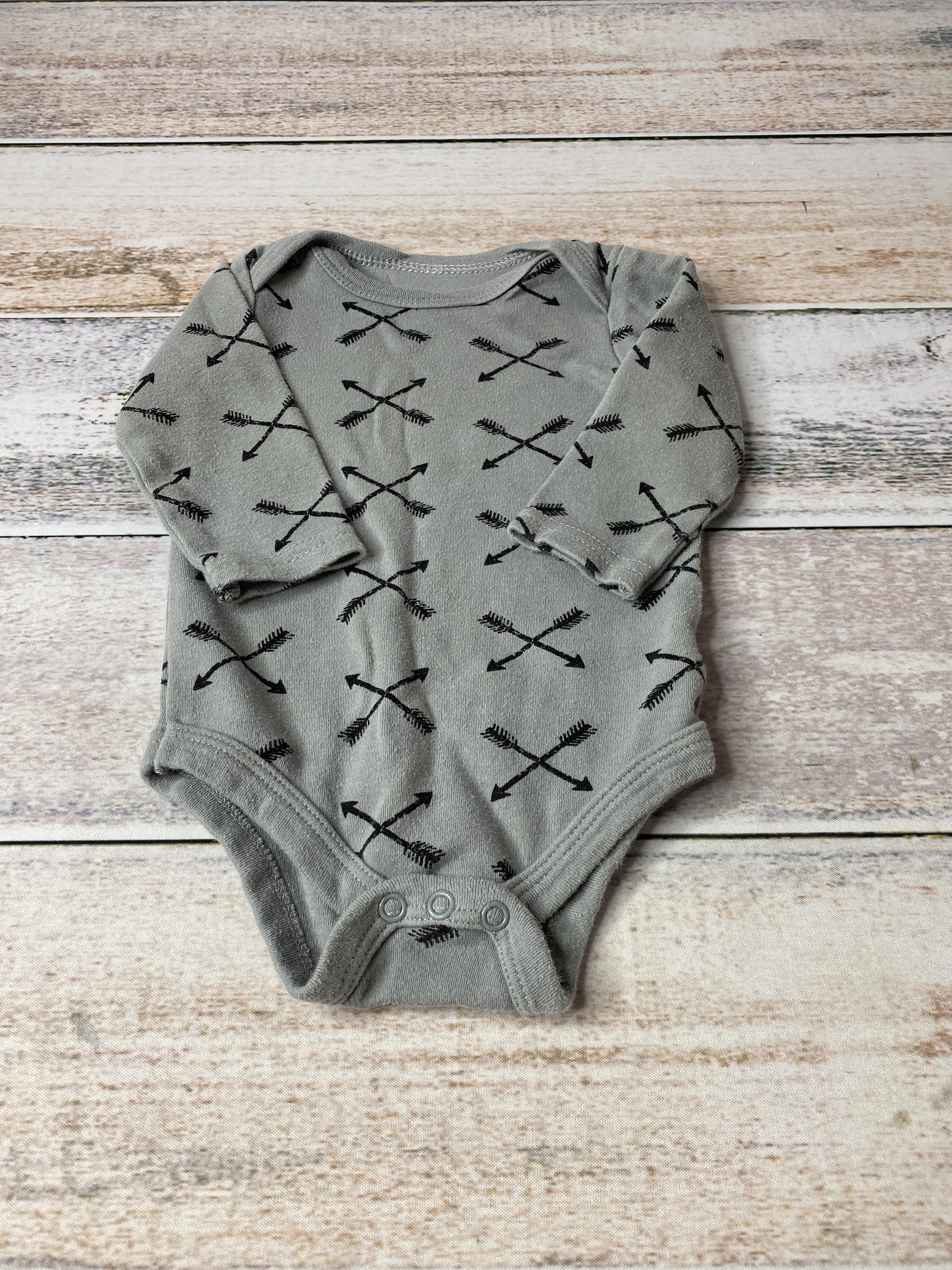 Yoga Sprout Unisex Grey | Black | Arrows Onesie Size: 0-3 months Grey | Black | Arrows