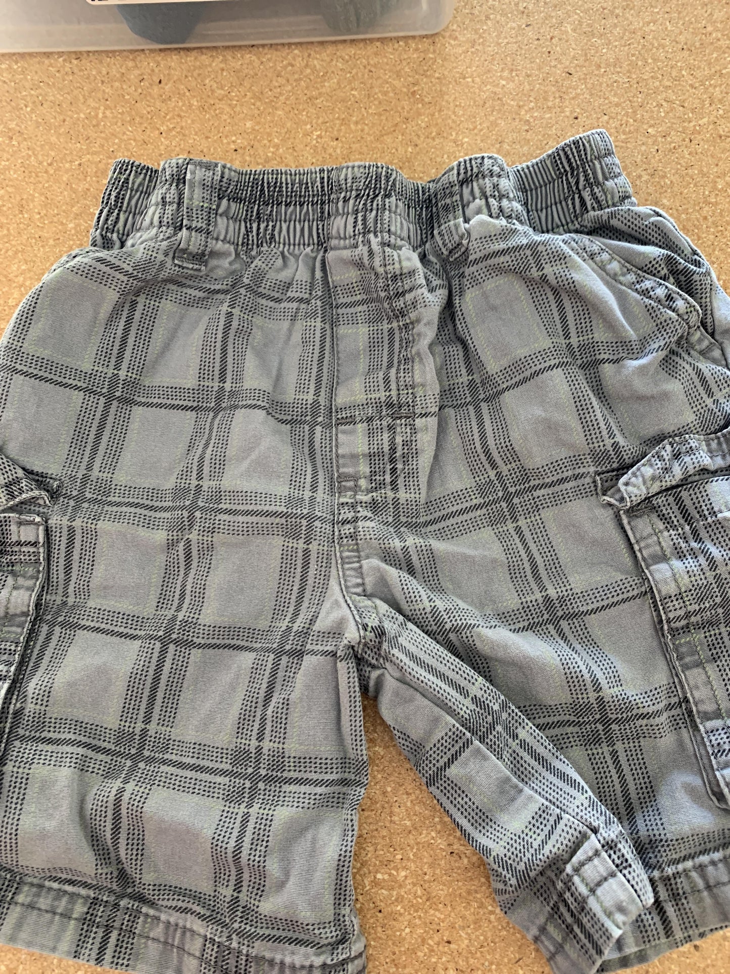 Boys Grey | Black | plaid Shorts Size: 3T Grey | Black | plaid