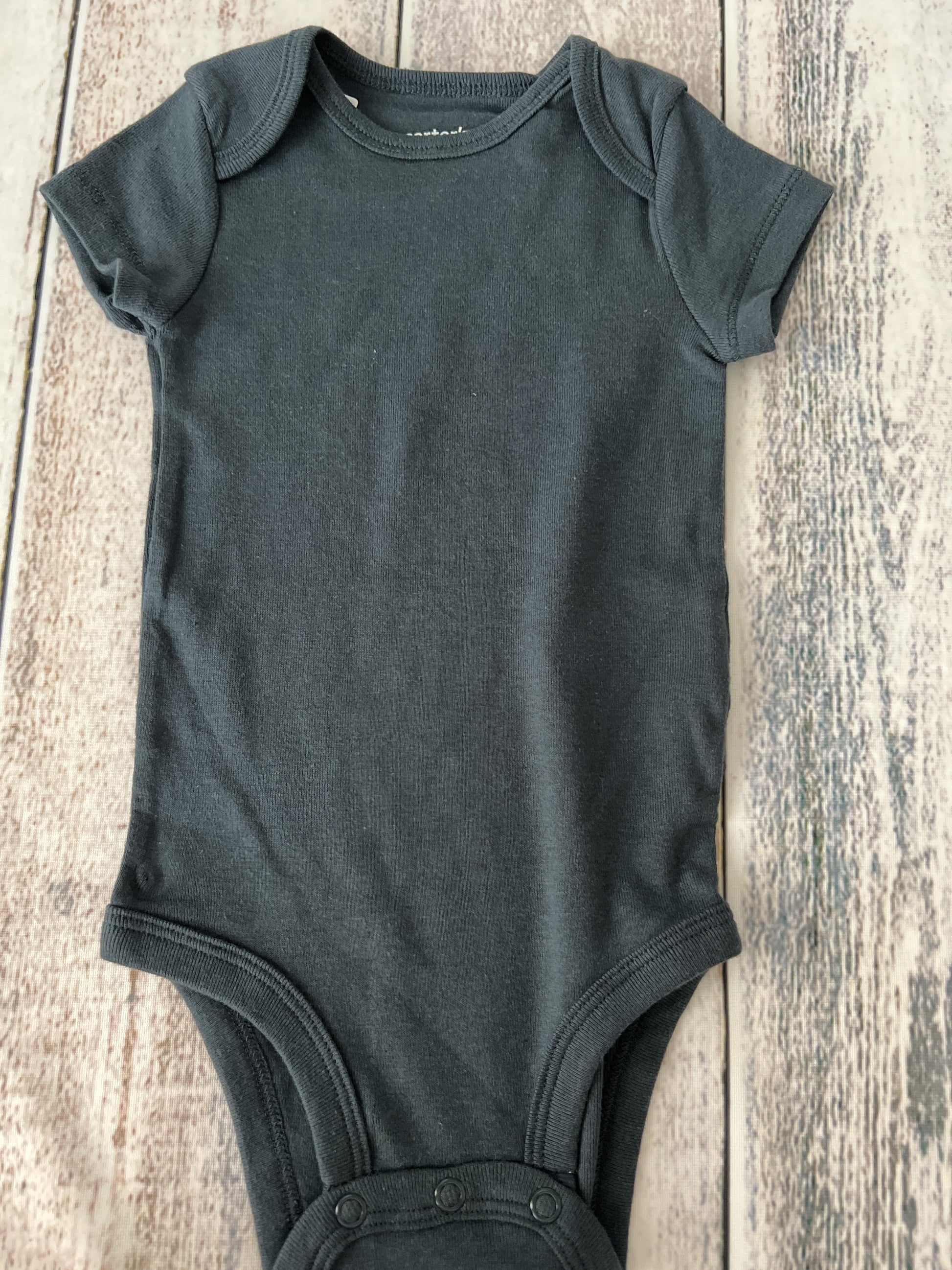 Carters Boys Grey | Black Onesie Size: 6 months Grey | Black