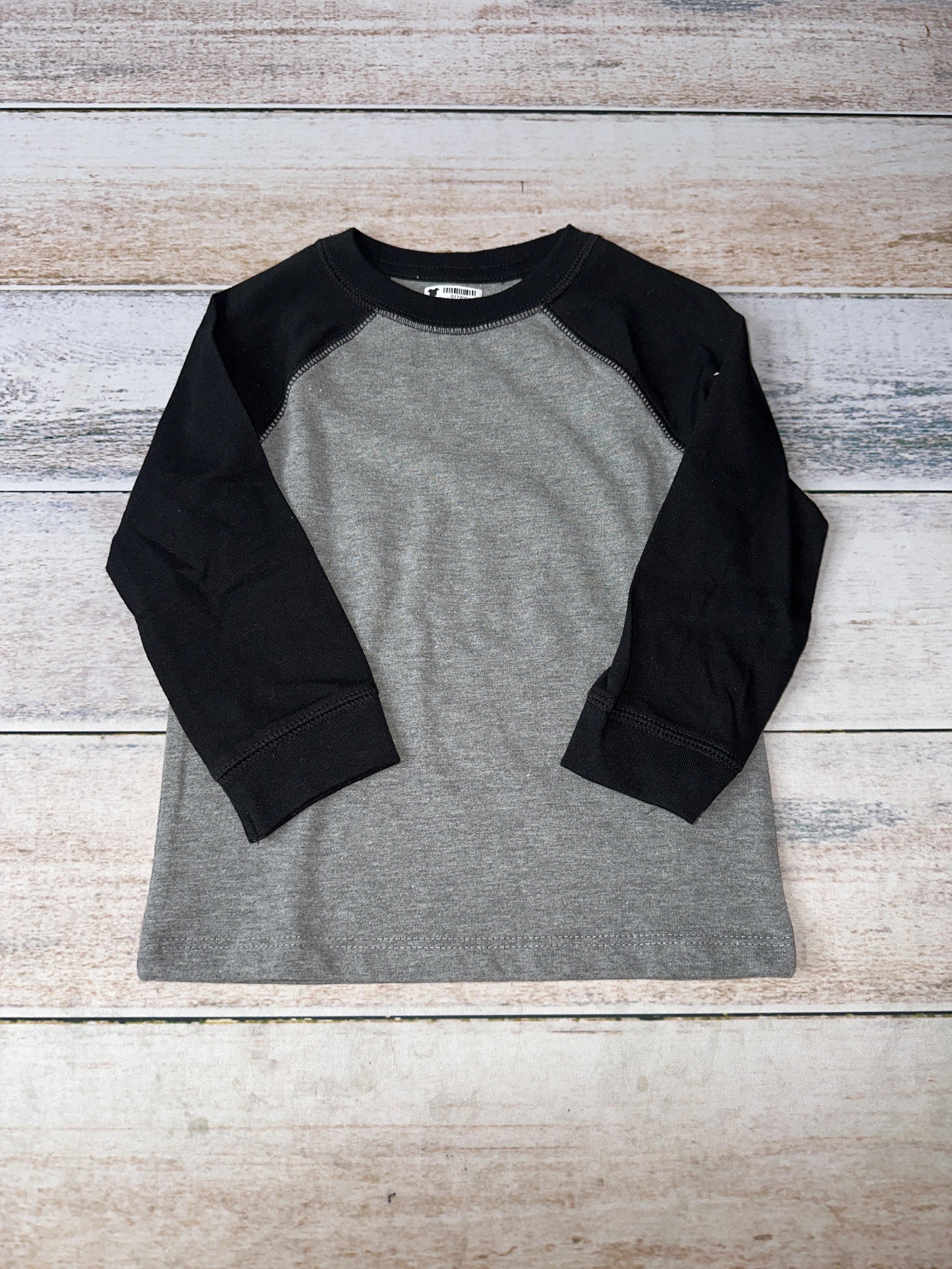 Cat & Jack Boys Grey | Black Long Sleeve Shirt Size: 18 months Grey | Black