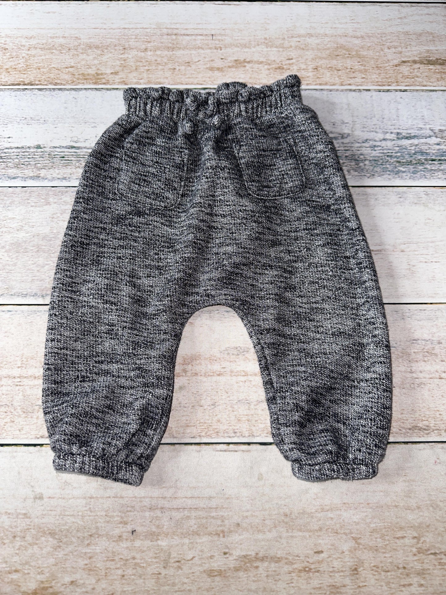 Old Navy Unisex Grey | Black Pants Size: 12-18 months Grey | Black