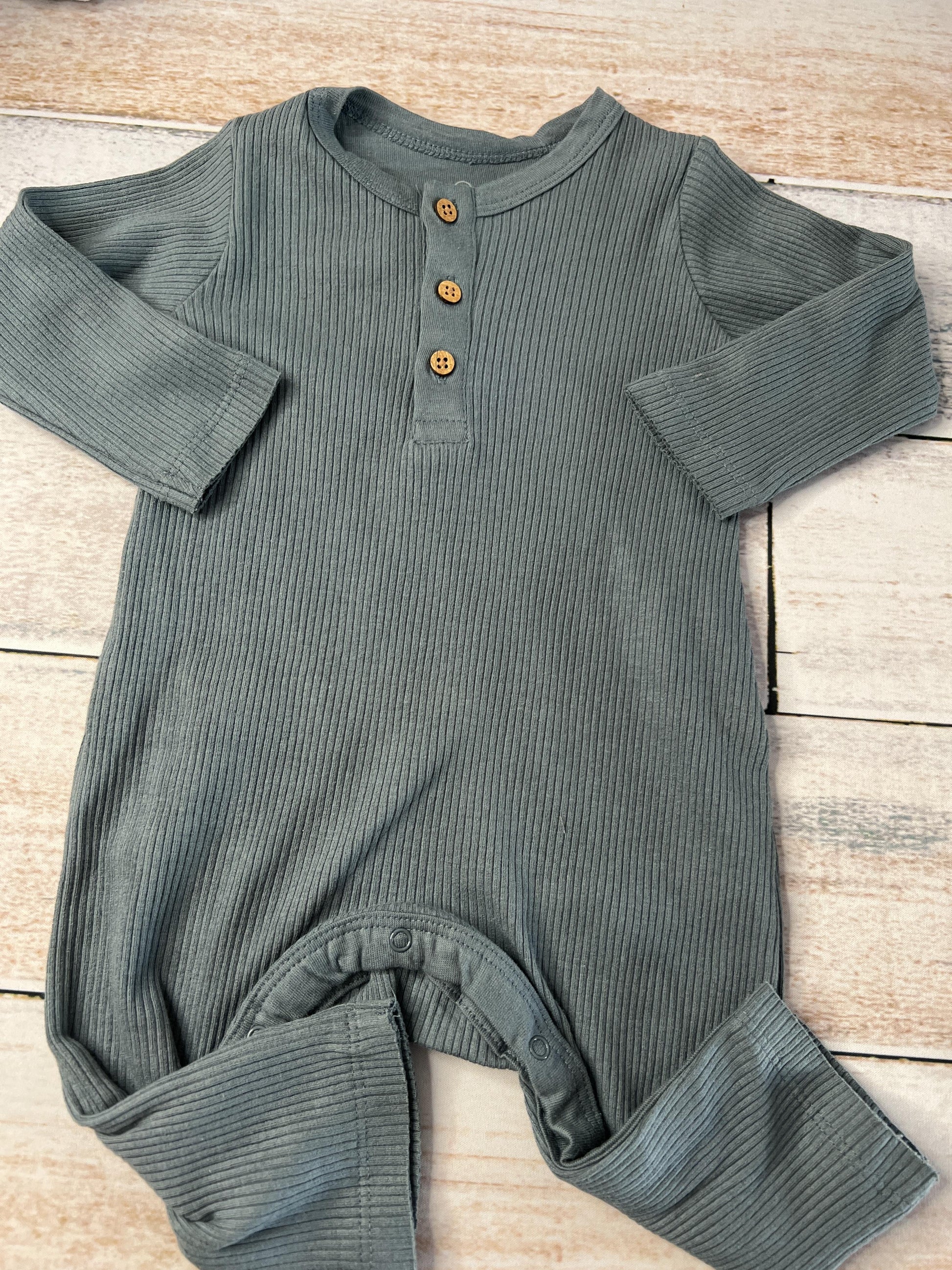 Honest co Boys Grey | Blue Long Sleeve Outfit Size: 3-6 months Grey | Blue