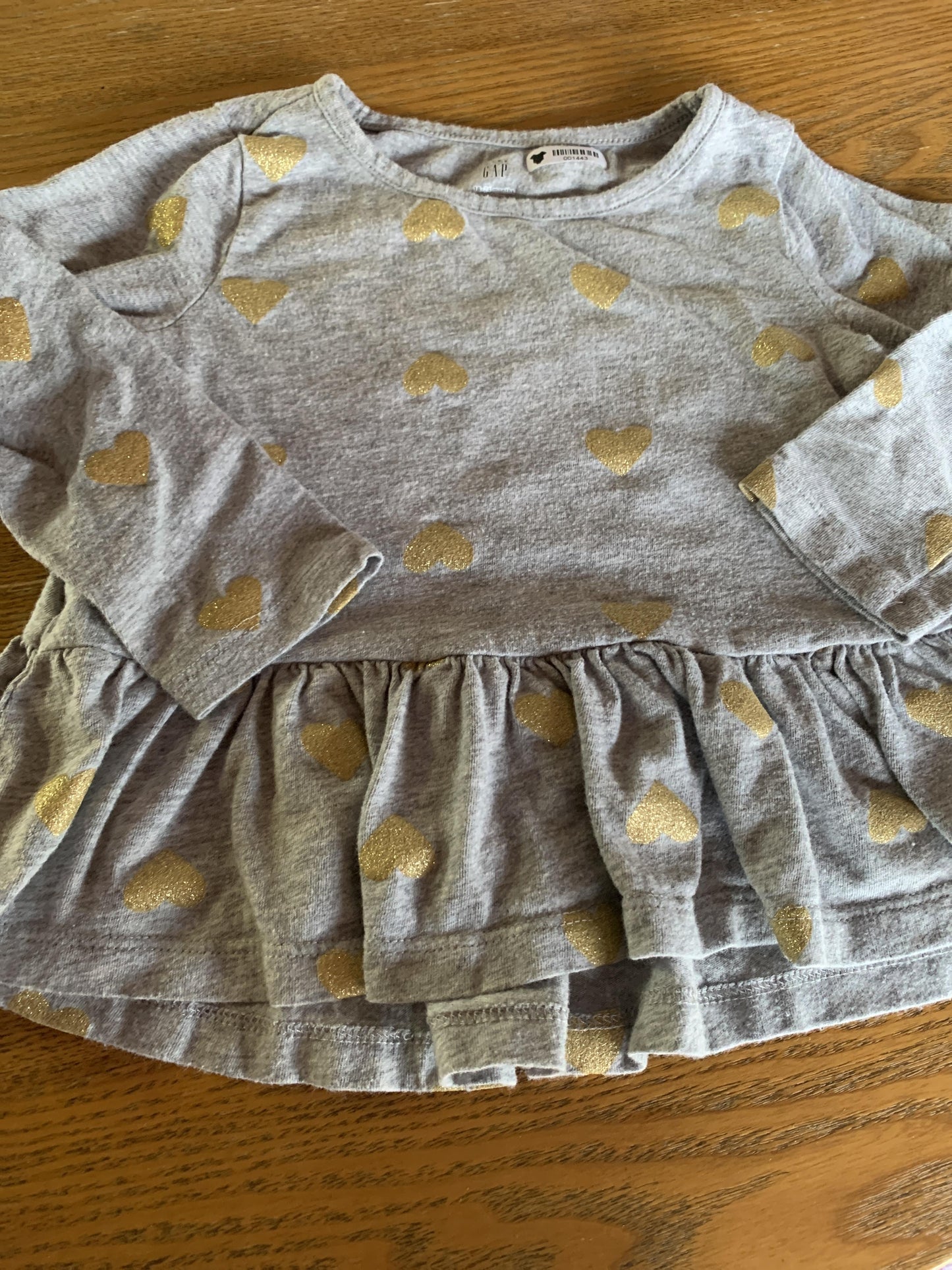 Gap Unisex Grey | Hearts Button Down Short Sleeve Size: 18-24 months Grey | Hearts