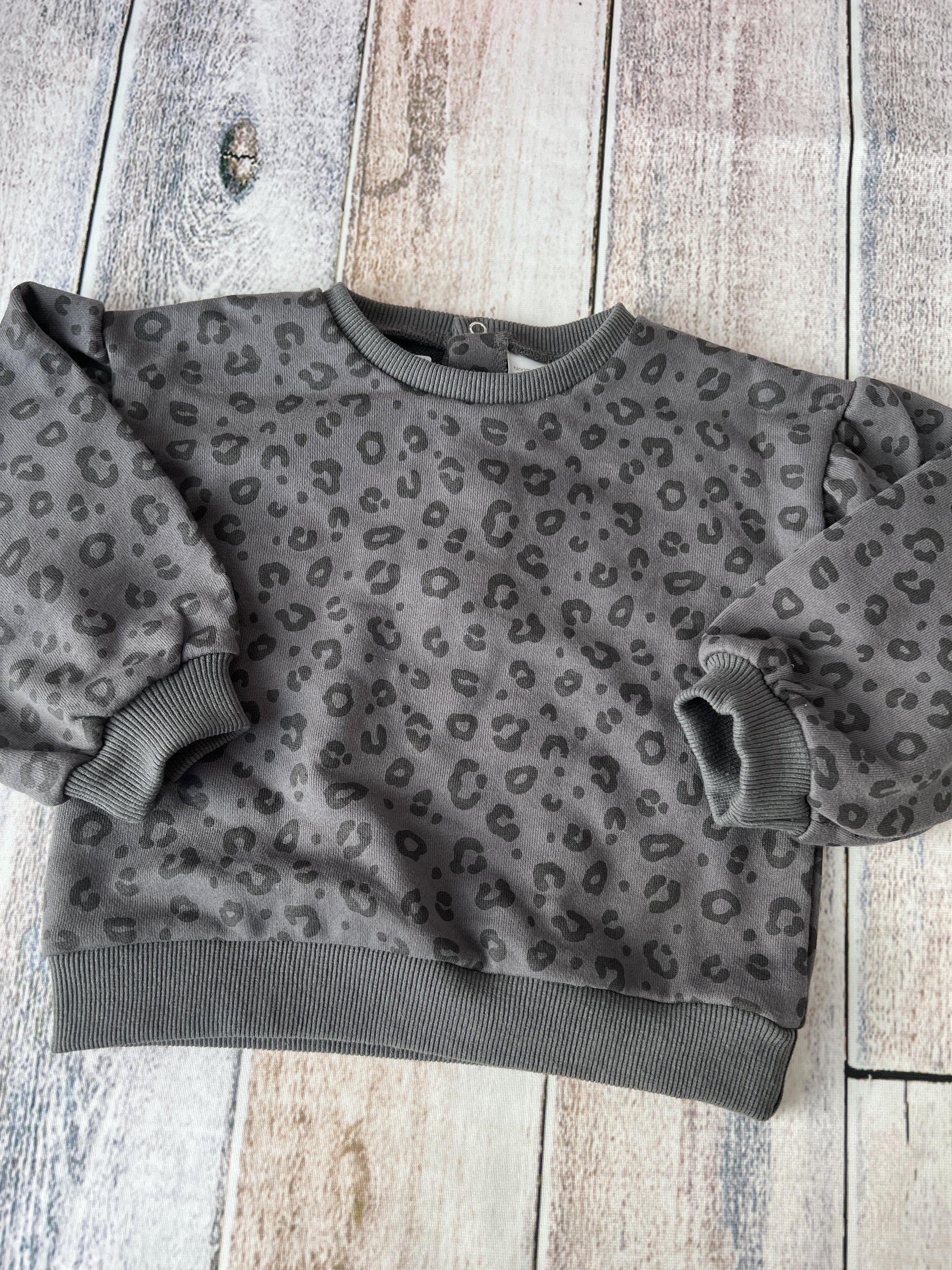 Bloomies Baby Girls Grey | Leopard print Sweatshirt Size: 18-24 months Grey | Leopard print