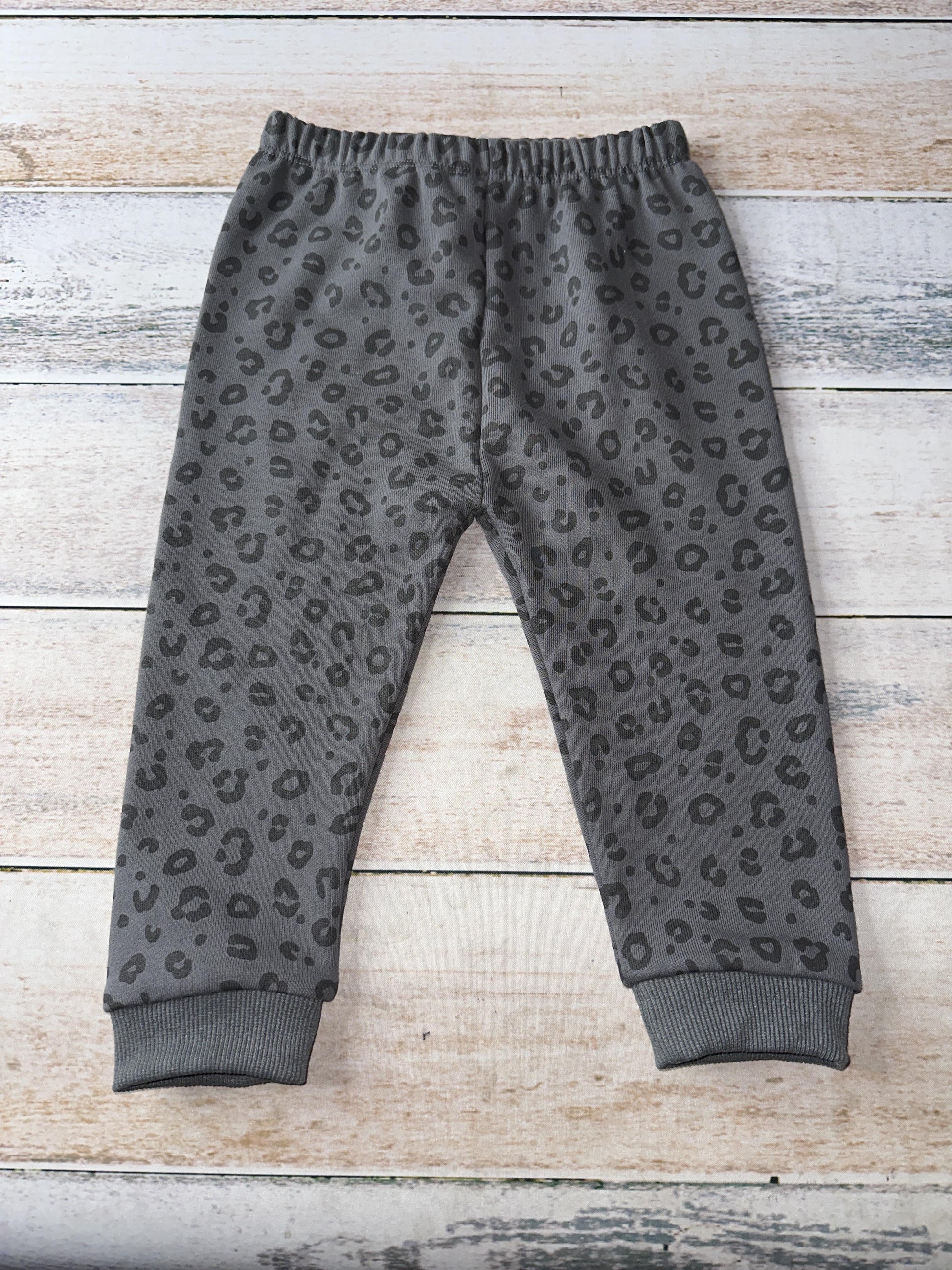 Unisex Grey | Leopard print Pants Size: 18-24 months Grey | Leopard print