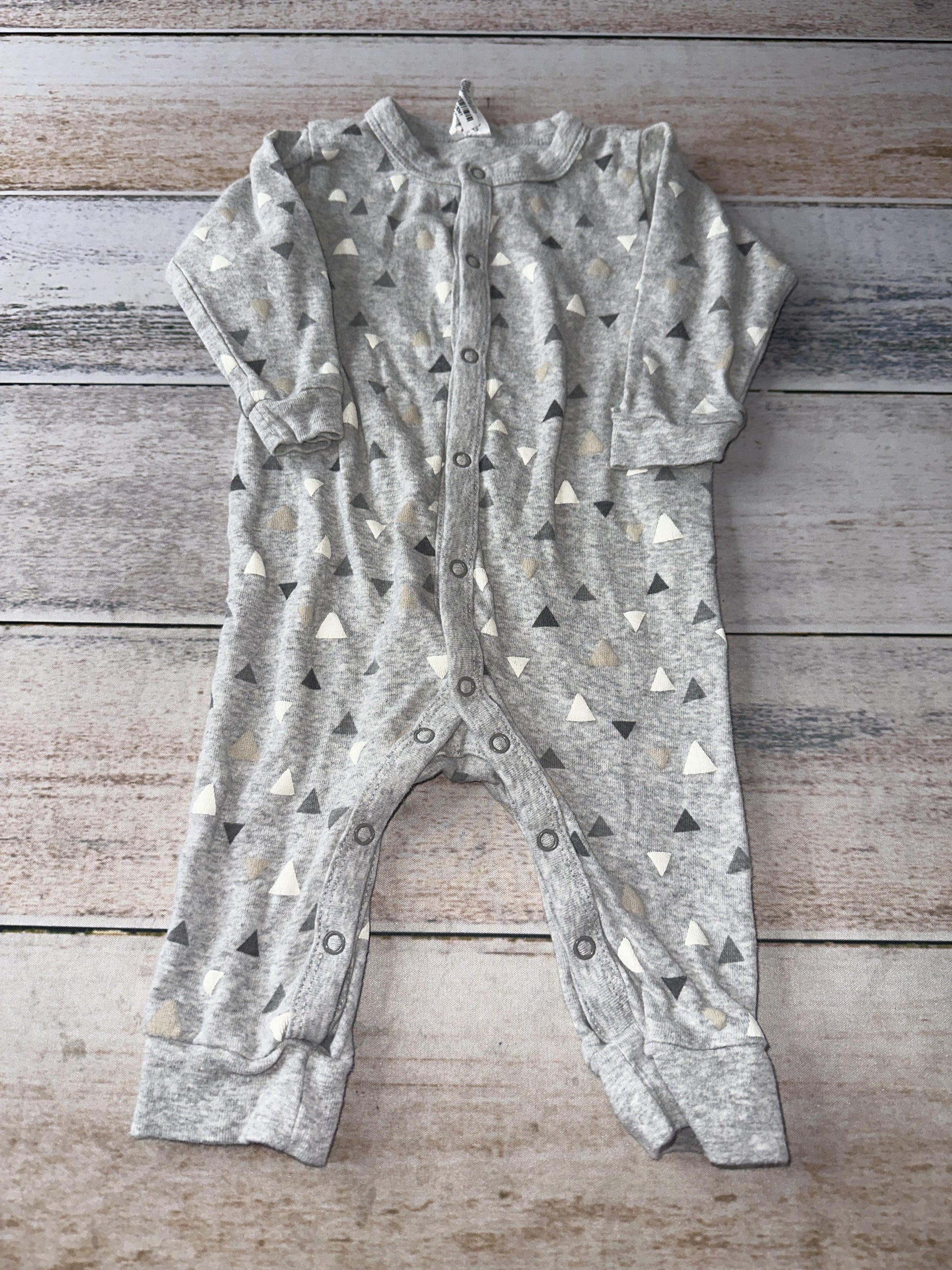 Modern Moments Unisex Grey | Pattern Long Sleeve Outfit Size: 3-6 months Grey | Pattern
