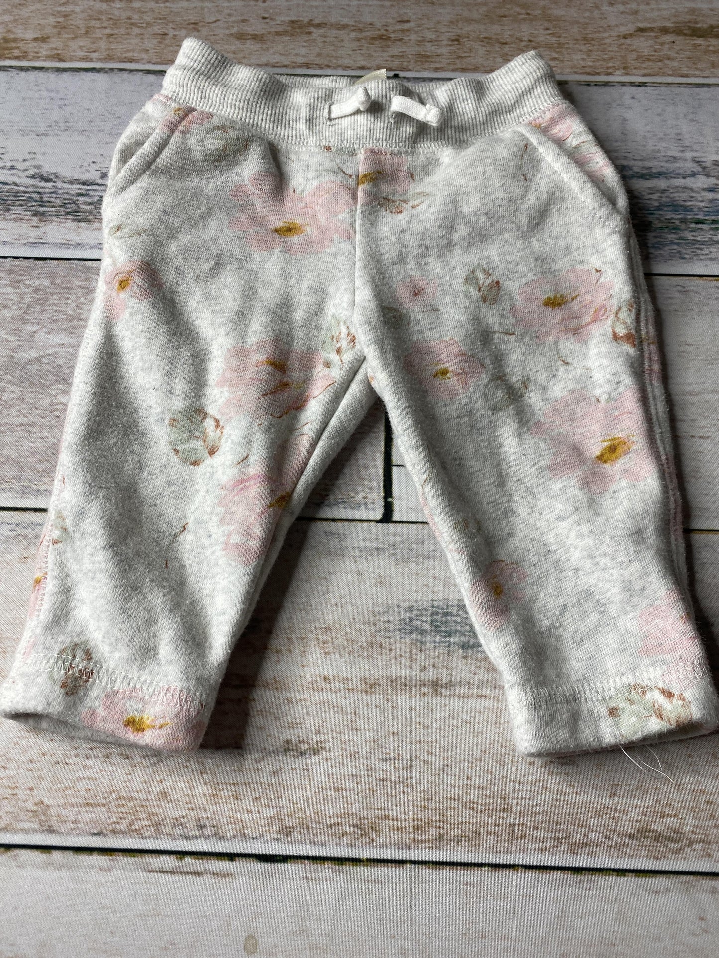 OshKosh Girls Grey | Pink floral Pants Size: 6 months Grey | Pink floral