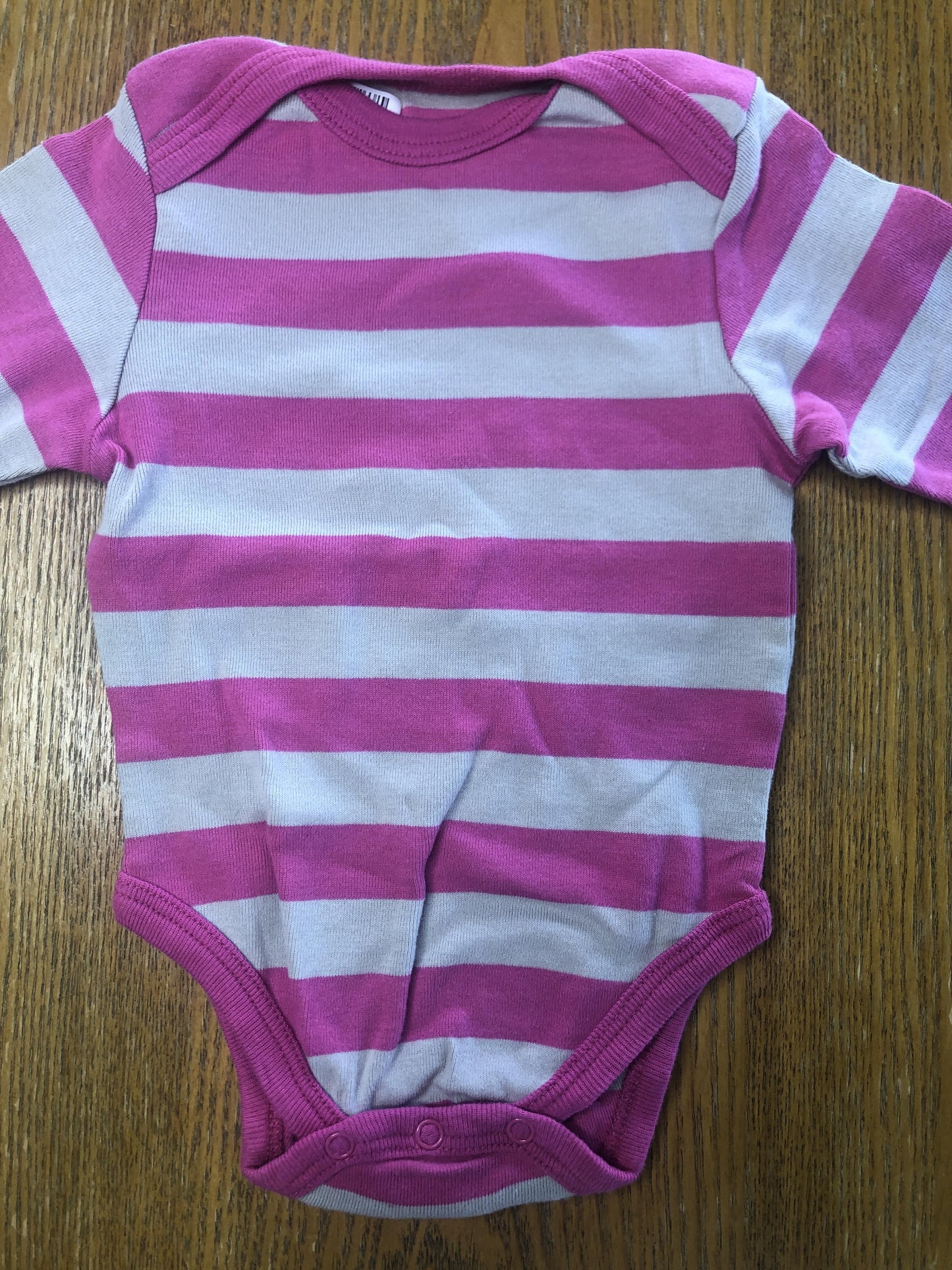 Leveret Girls Grey | pink | Striped Onesie Size: 3-6 months Grey | pink | Striped