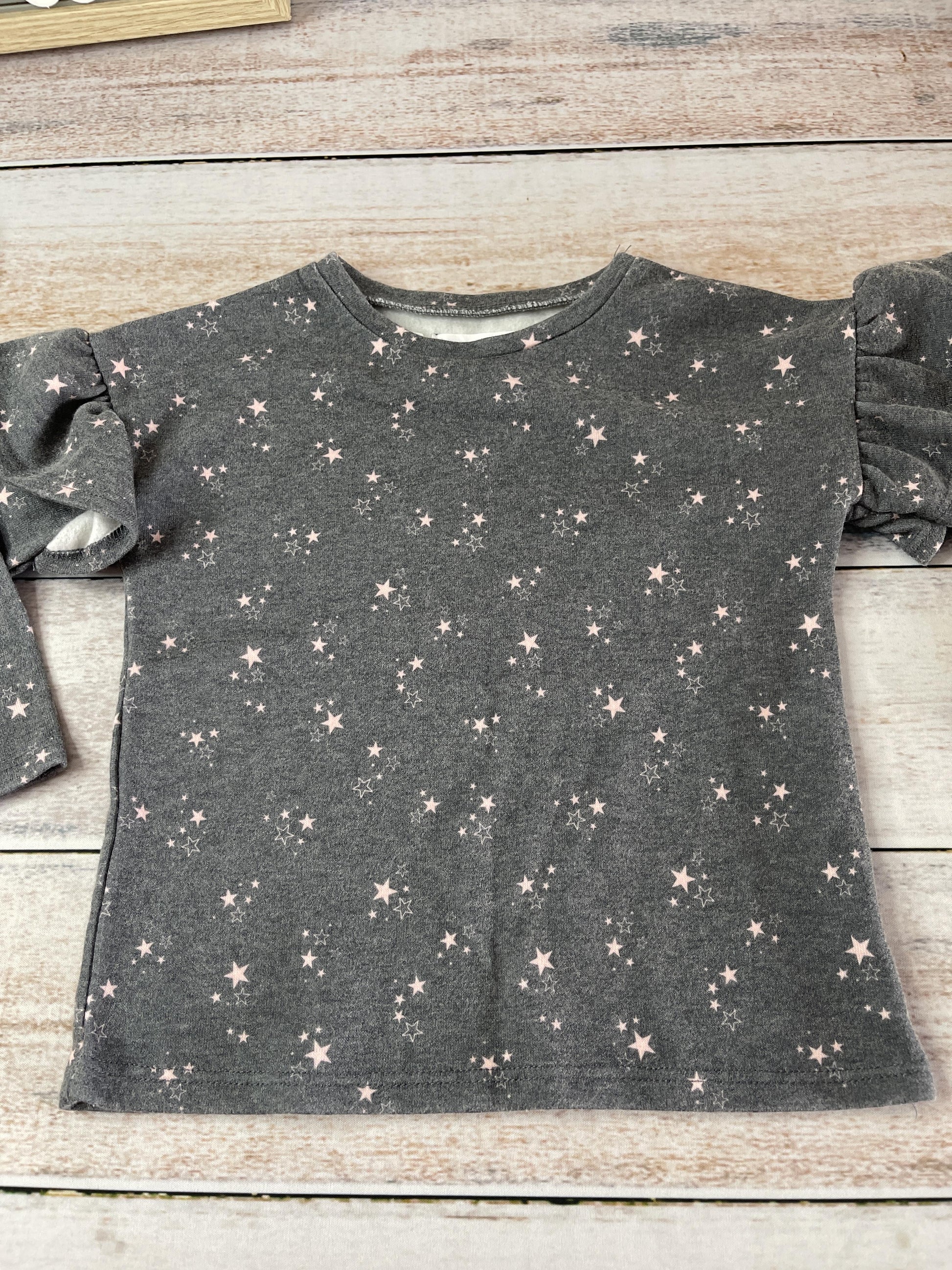 Grayson mini Girls Grey | pink Sweater Size: 3T Grey | pink