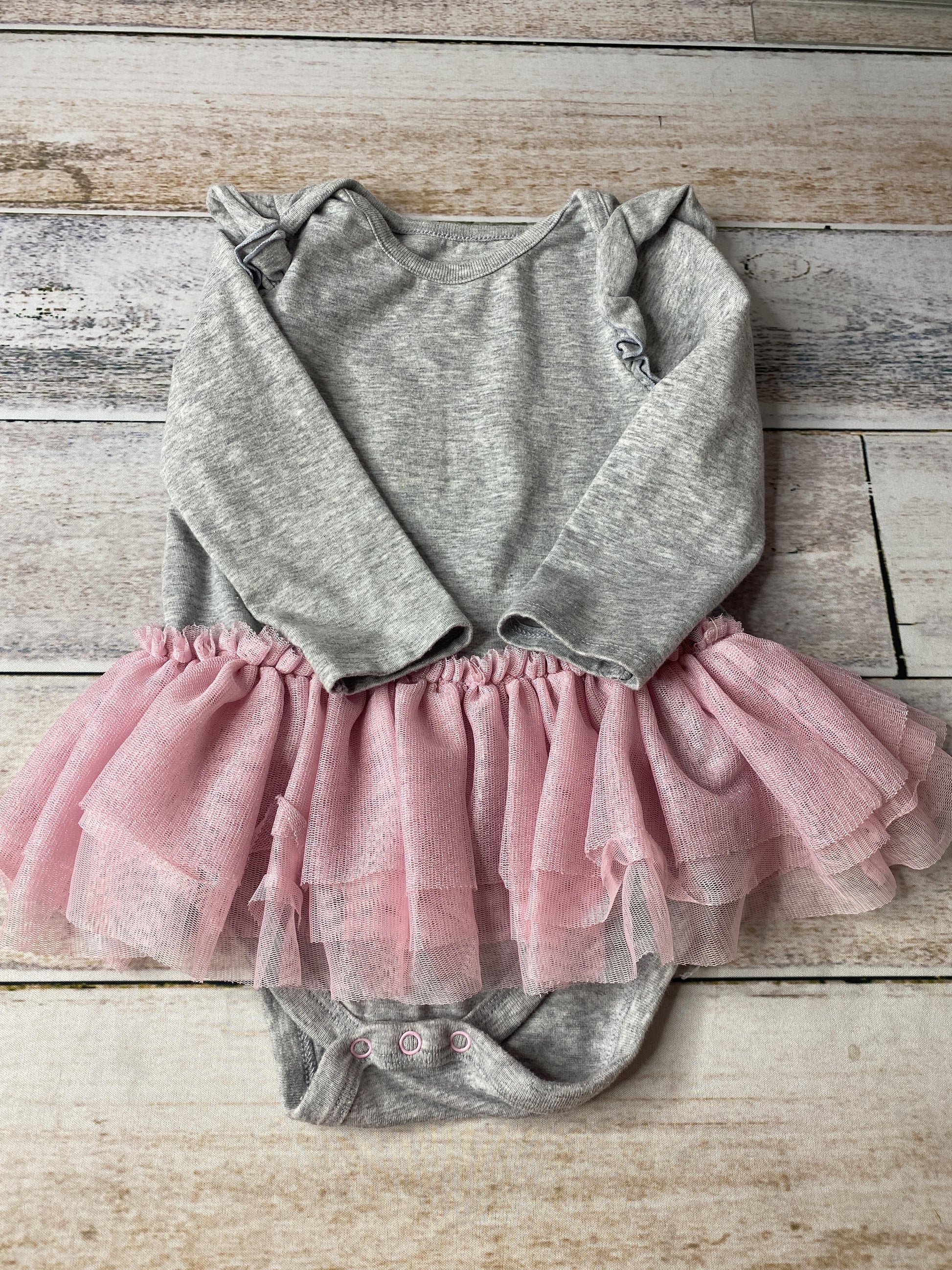 Cat & Jack Girls Grey | pink Dress Size: 18 months Grey | pink