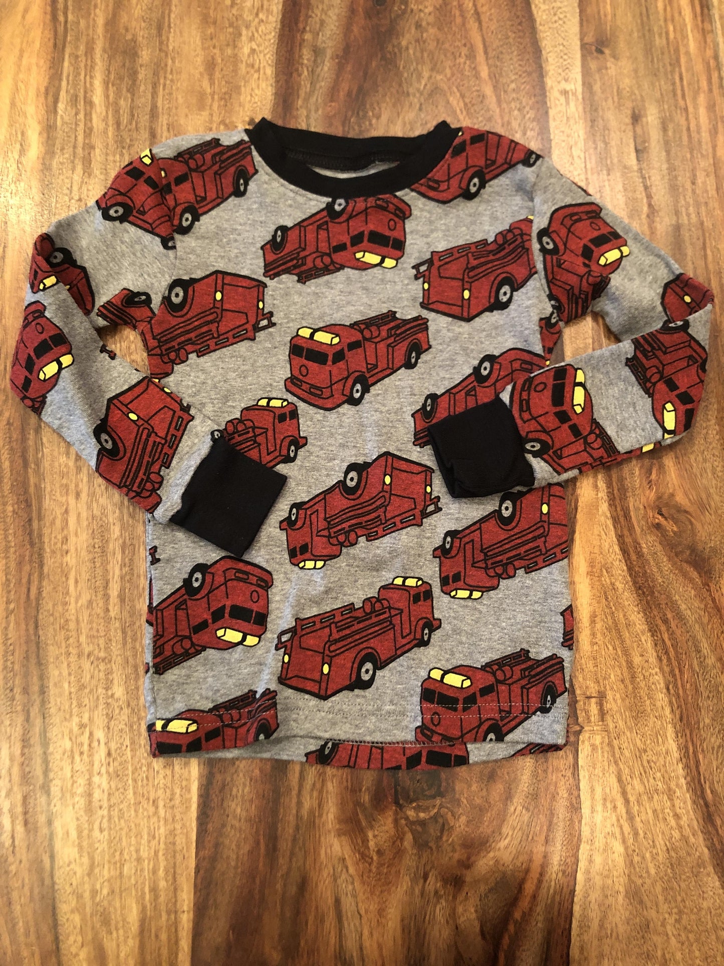 Carters Boys Grey | Red Pajamas Size: 2T Grey | Red