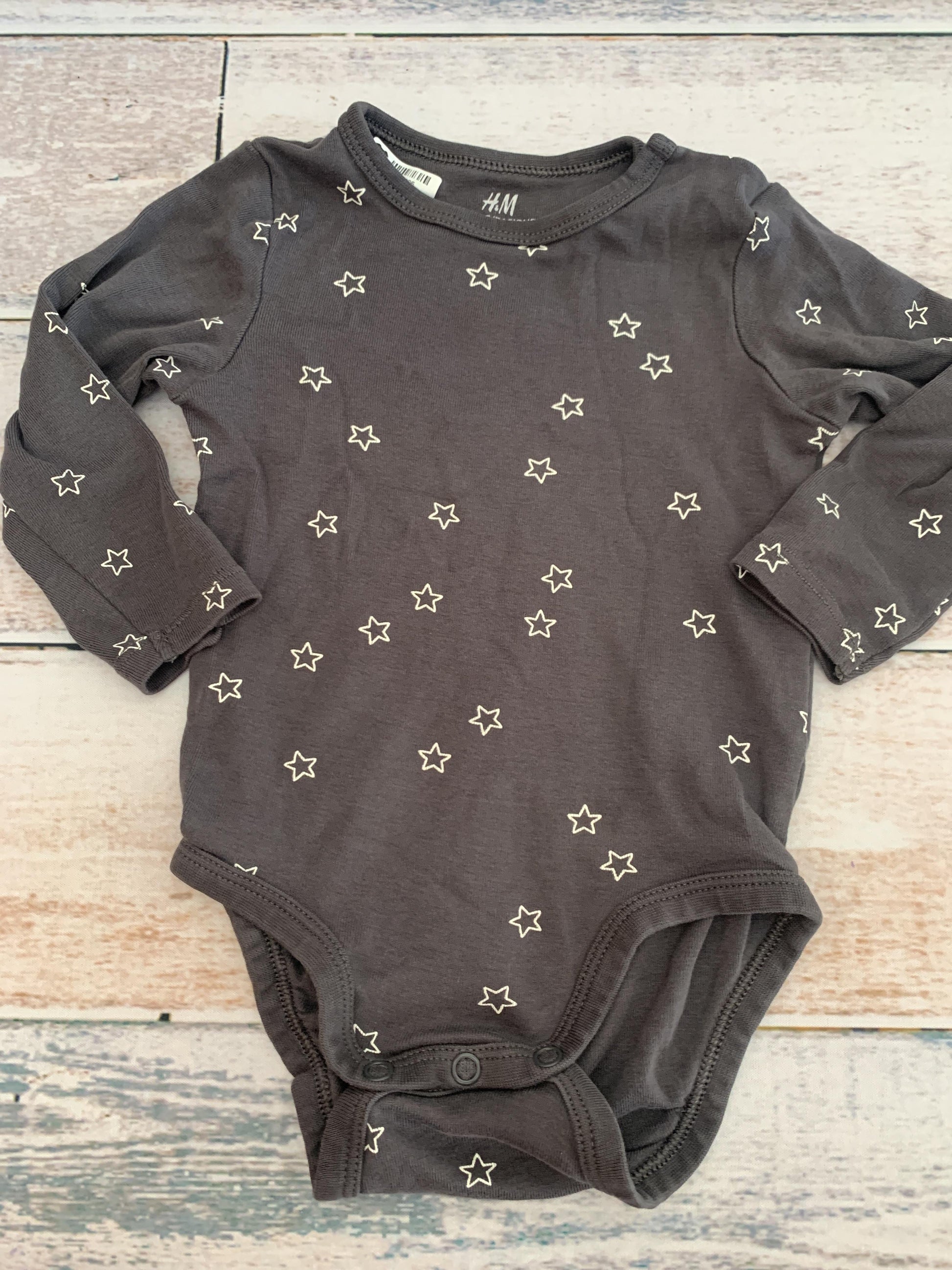 H&M Unisex Grey | Stars Onesie Size: 9 months Grey | Stars