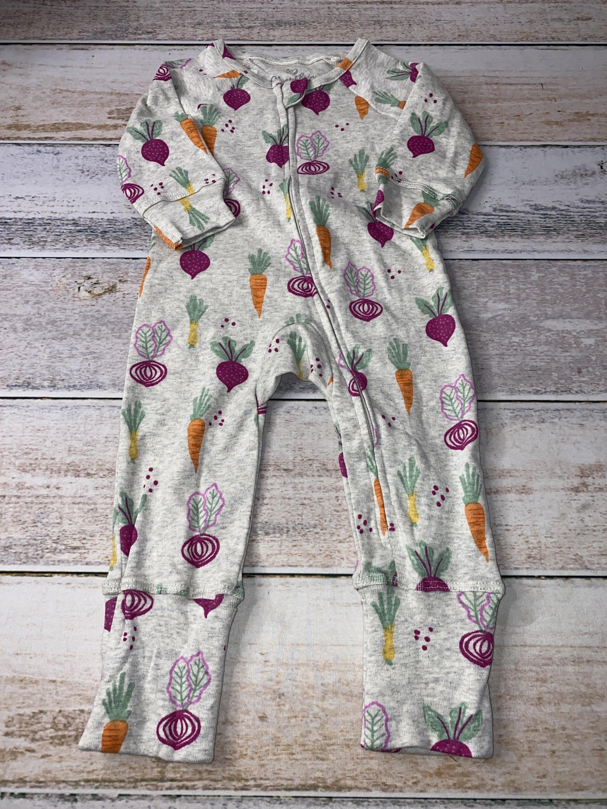 Oliver & Rain Girls Grey | Veggies Long Sleeve Outfit Size: 3 months Grey | Veggies