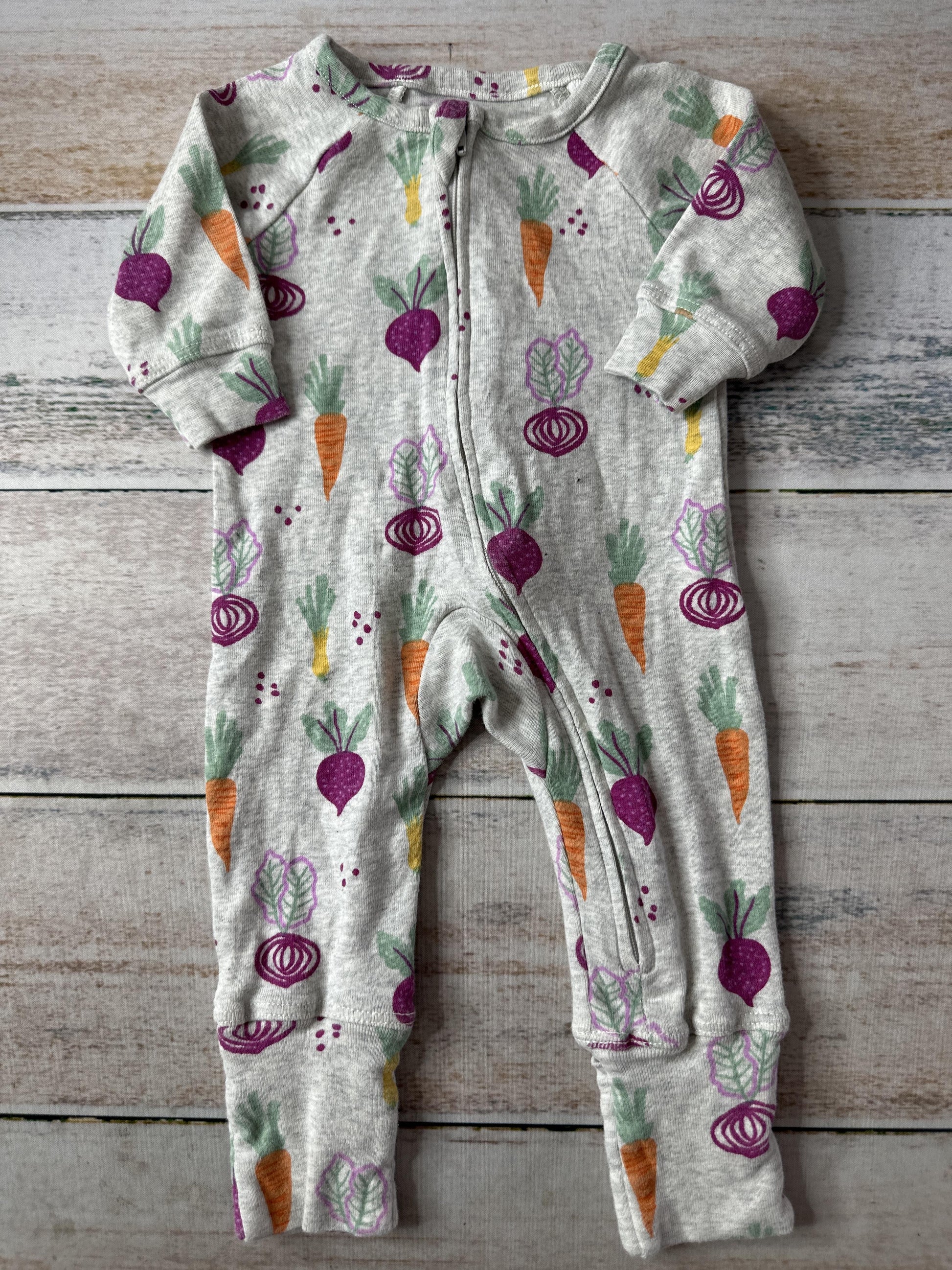 Oliver & Rain Girls Grey | Veggies Long Sleeve Outfit Size: Newborn Grey | Veggies