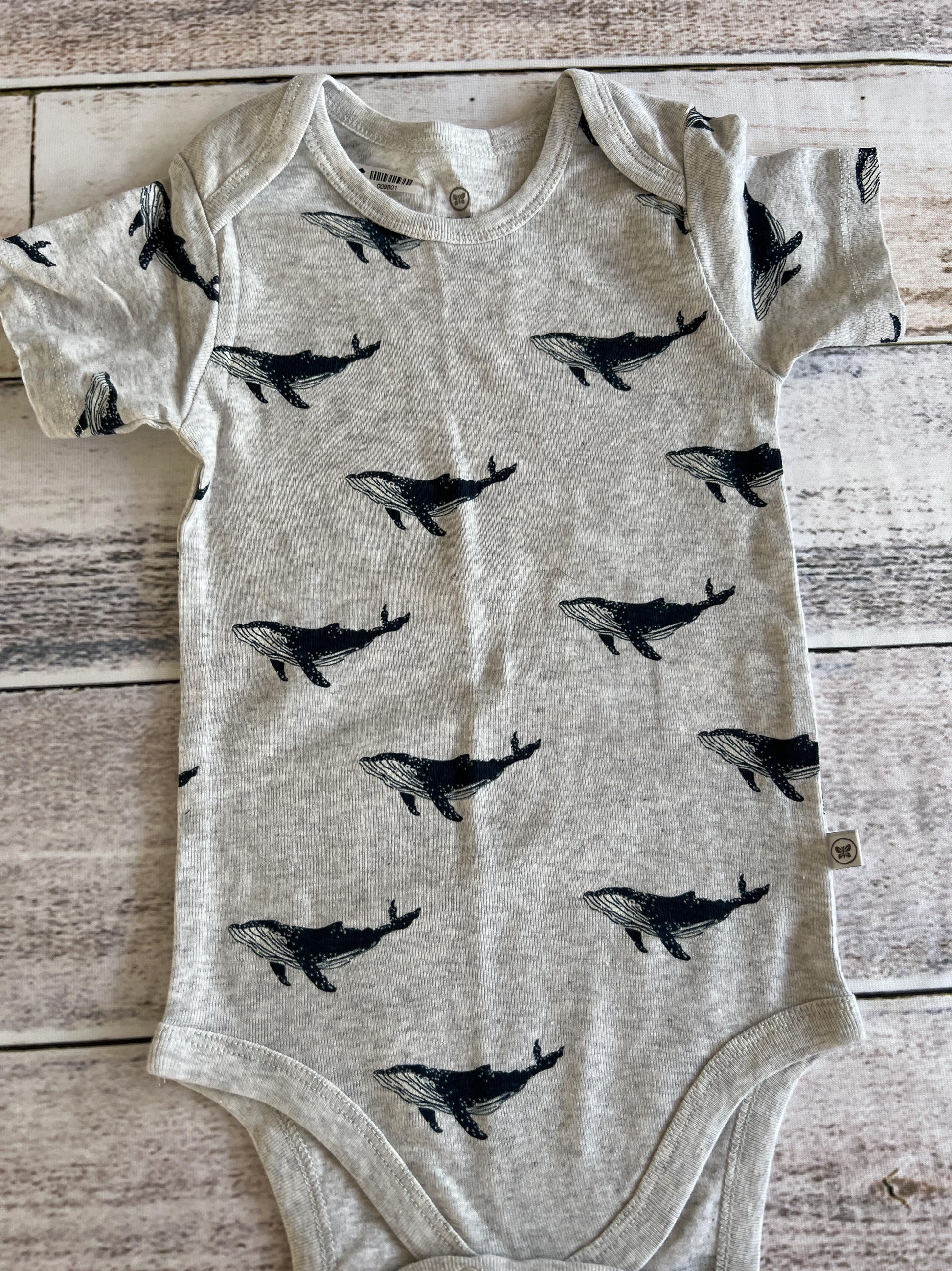 Honest co Unisex Grey | whales Onesie Size: 18 months Grey | whales