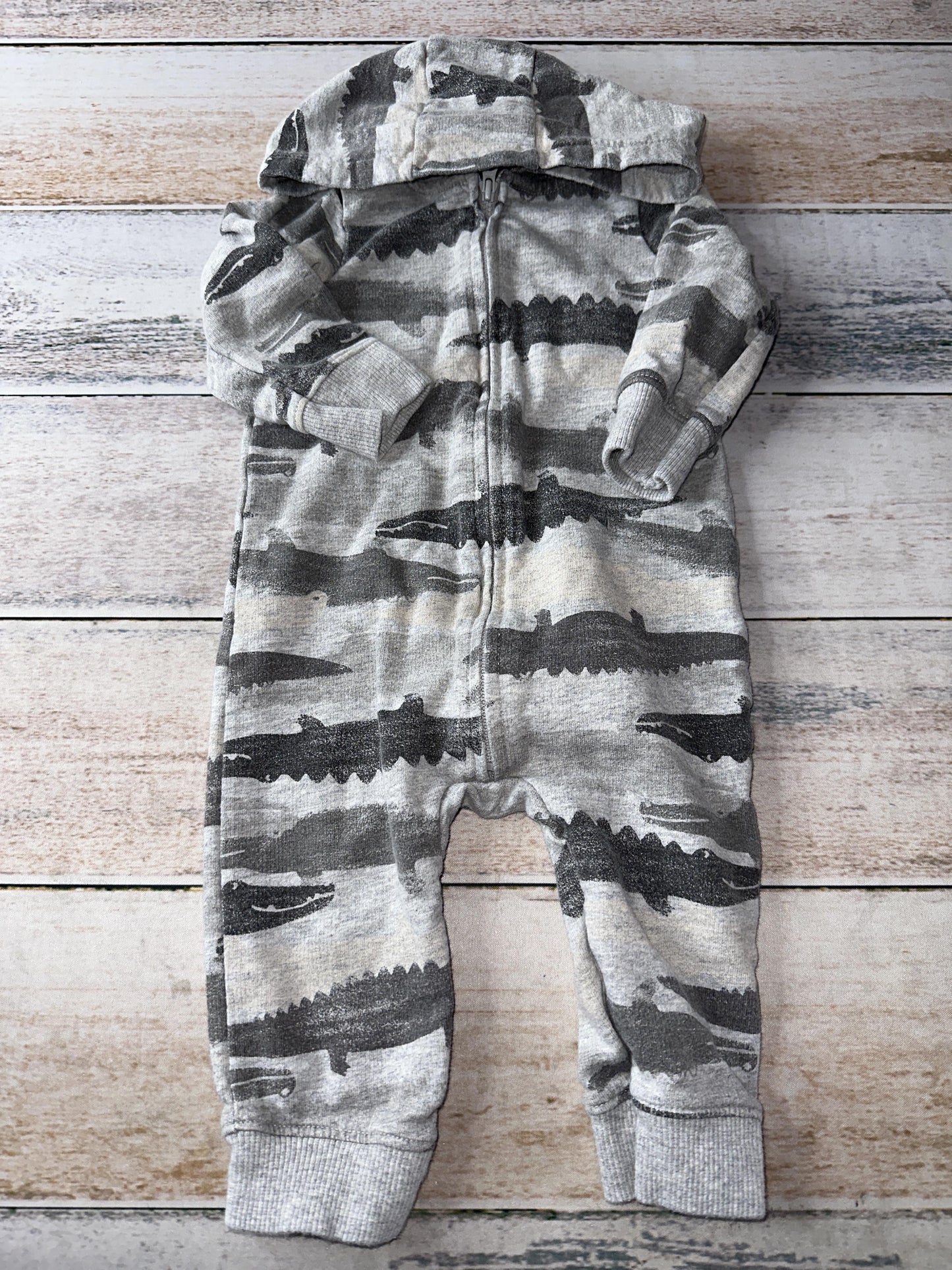 Carters Boys Grey | White | Black | animals Long Sleeve Outfit Size: 9 months Grey | White | Black | animals