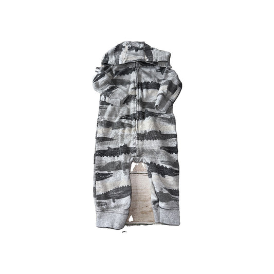 Carters Boys Grey | White | Black | animals Long Sleeve Outfit Size: 9 months Grey | White | Black | animals