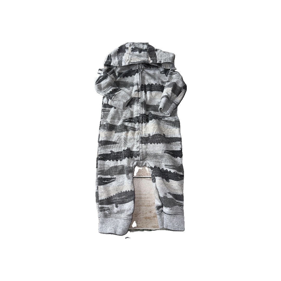 Carters Boys Grey | White | Black | animals Long Sleeve Outfit Size: 9 months Grey | White | Black | animals