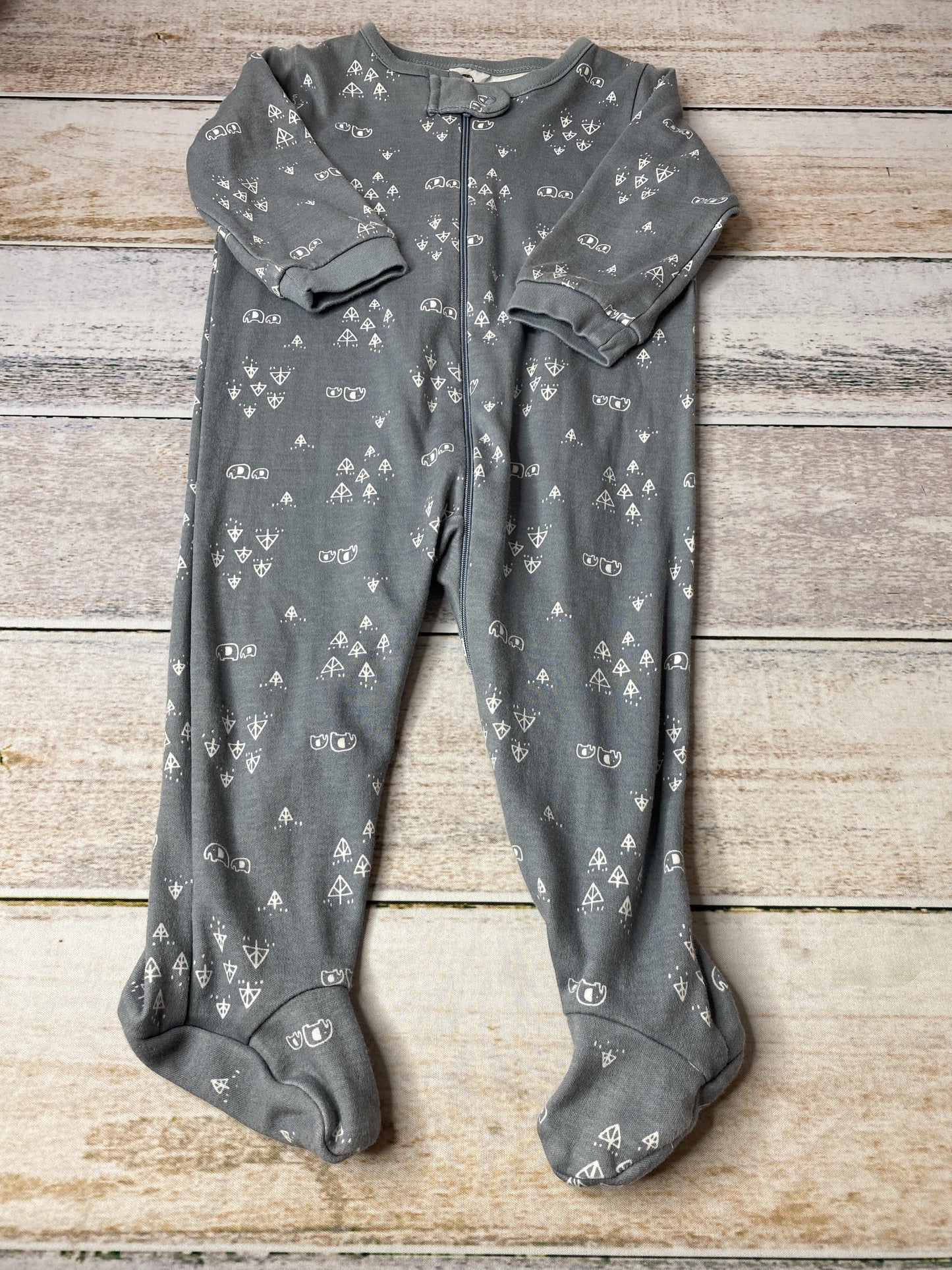 Gerber organic Unisex Grey | White | Geometric Pajamas Size: 6-9 months Grey | White | Geometric