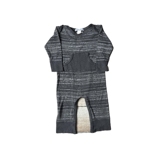 Feather Baby Boys Grey | White | Graphic Long Sleeve Outfit Size: 12-18 months Grey | White | Graphic