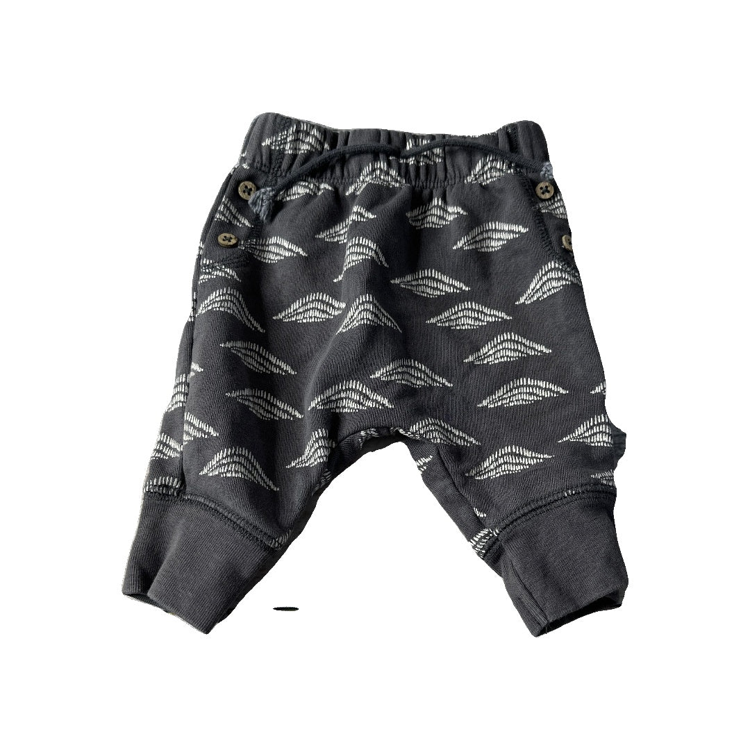 Oliver & Rain Unisex Grey | White | Pattern Pants Size: 3 months Grey | White | Pattern