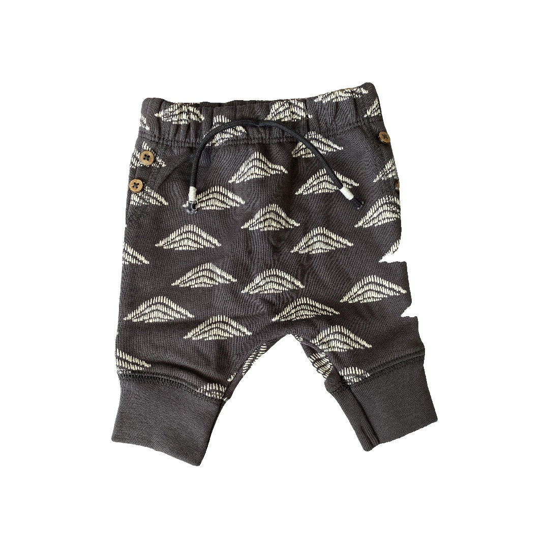 Oliver & Rain Unisex Grey | White | Pattern Pants Size: Newborn Grey | White | Pattern