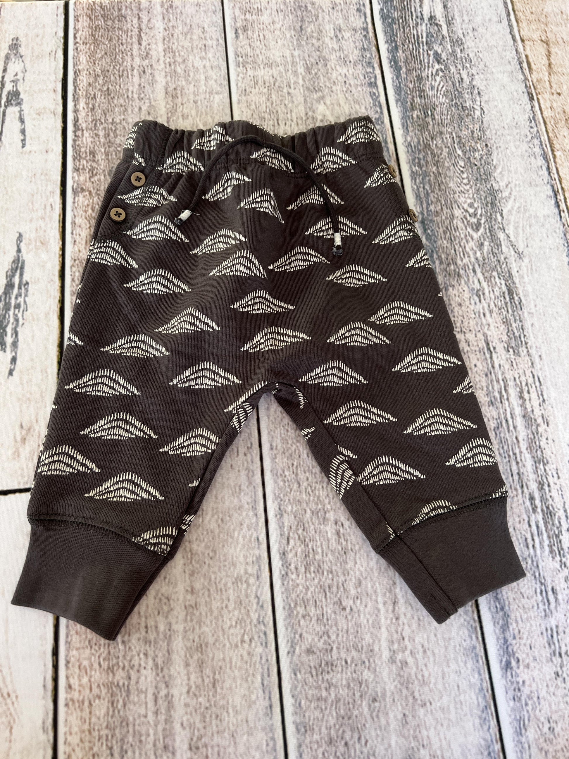 Oliver & Rain Boys Grey | White | Pattern Pants Size: 6 months Grey | White | Pattern