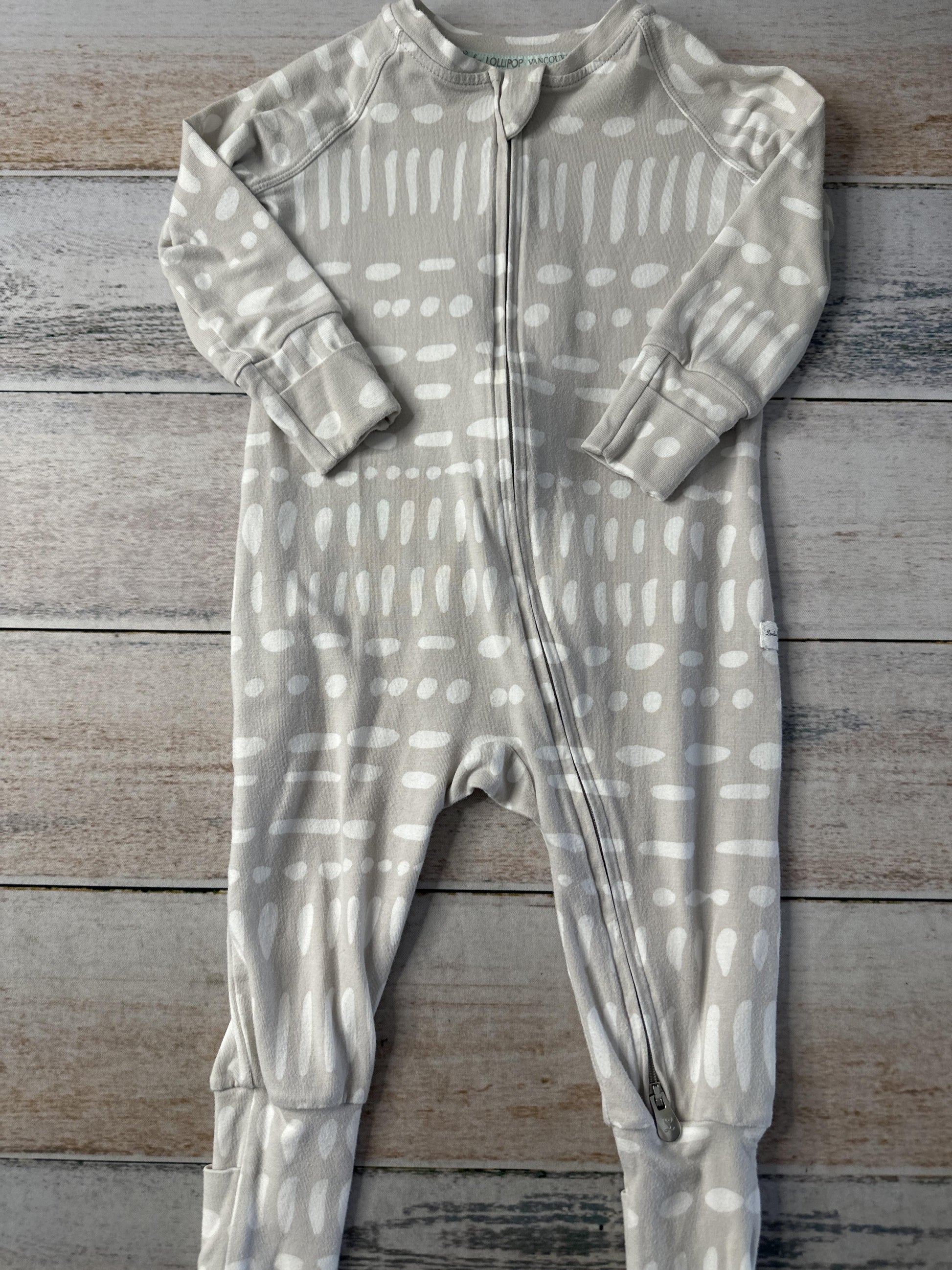 Loulou Lollipop Unisex Grey | White | Pattern Long Sleeve Outfit Size: 12-18 months Grey | White | Pattern