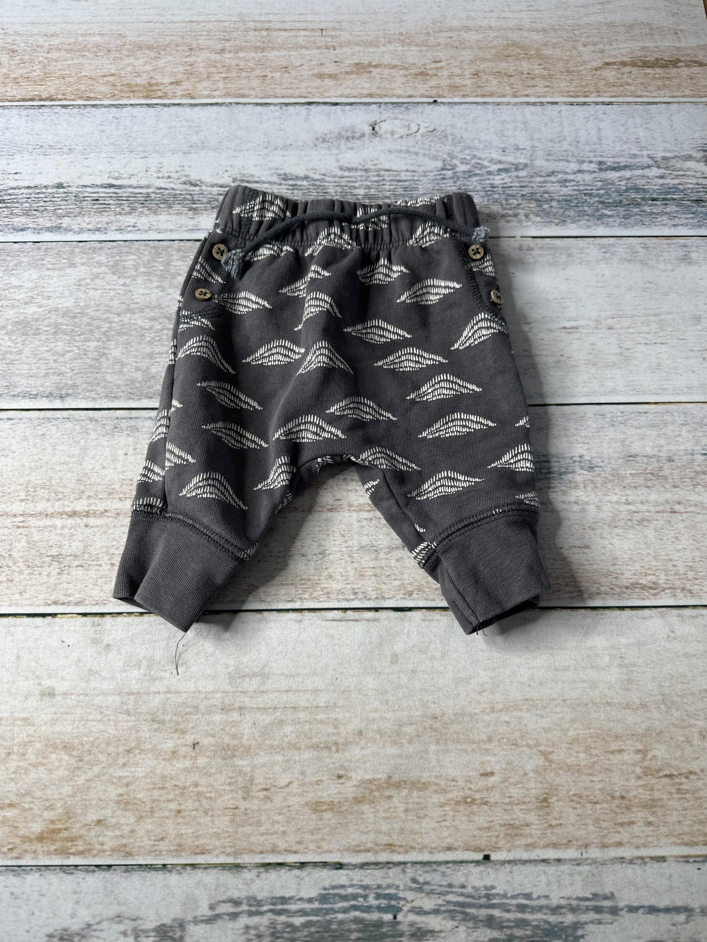 Oliver & Rain Unisex Grey | White | Pattern Pants Size: 3 months Grey | White | Pattern