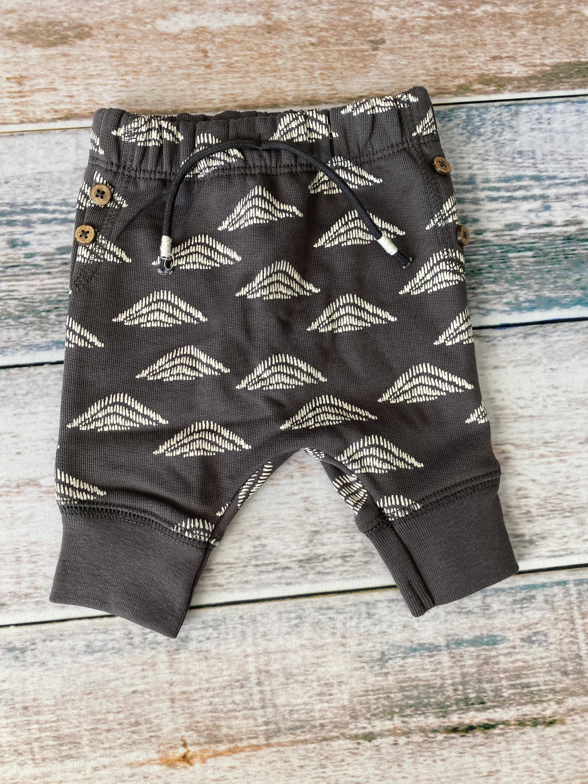 Oliver & Rain Unisex Grey | White | Pattern Pants Size: Newborn Grey | White | Pattern
