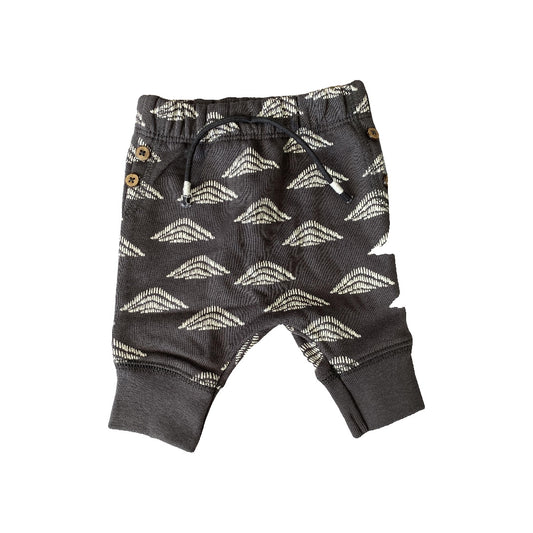Oliver & Rain Unisex Grey | White | Pattern Pants Size: Newborn Grey | White | Pattern