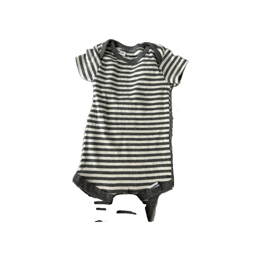 Gerber Unisex Grey | White | Stripe Onesie Size: 6-9 months Grey | White | Stripe
