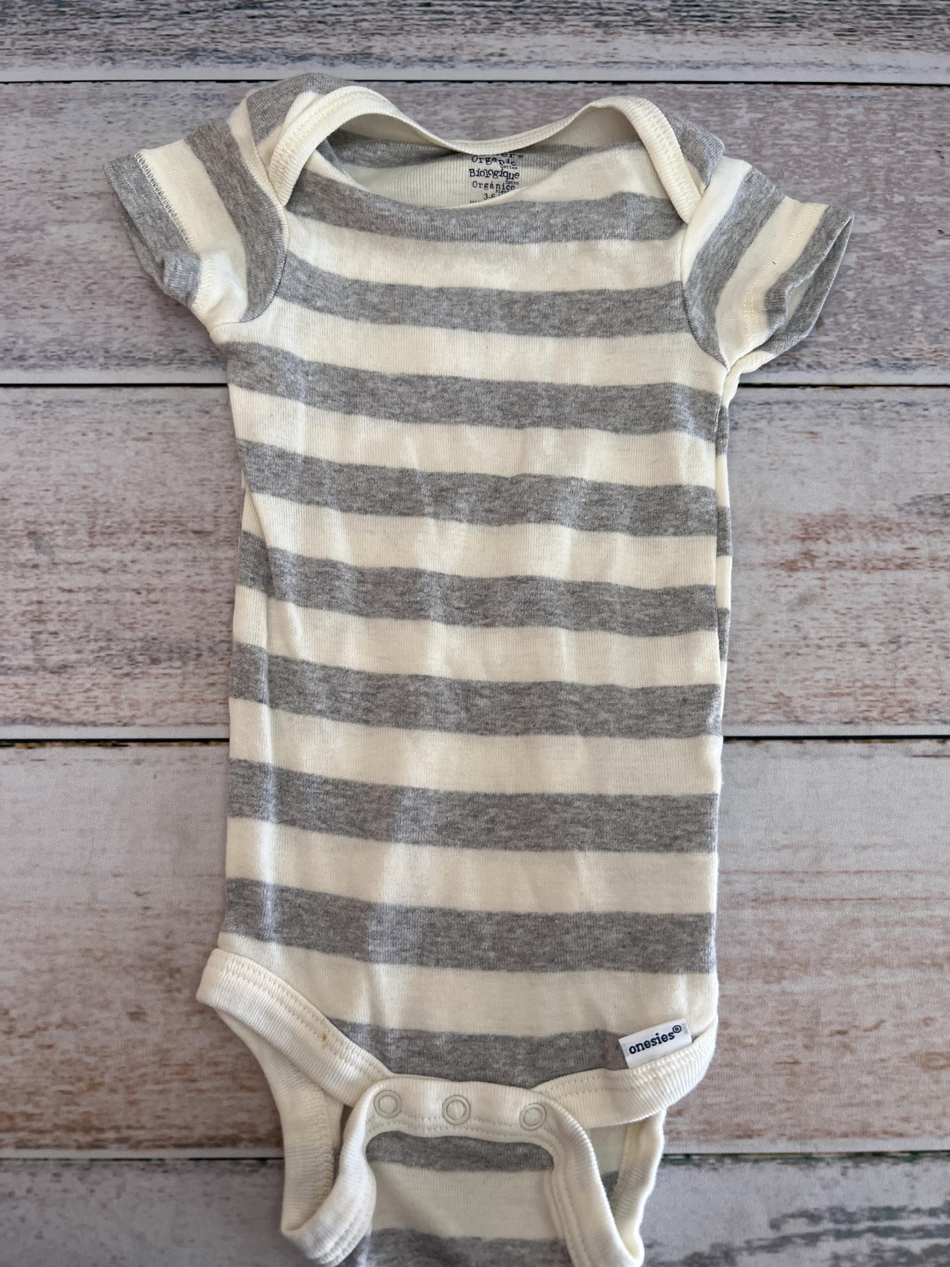 Gerber orgs Unisex Grey | White | Stripe Onesie Size: 3-6 months Grey | White | Stripe