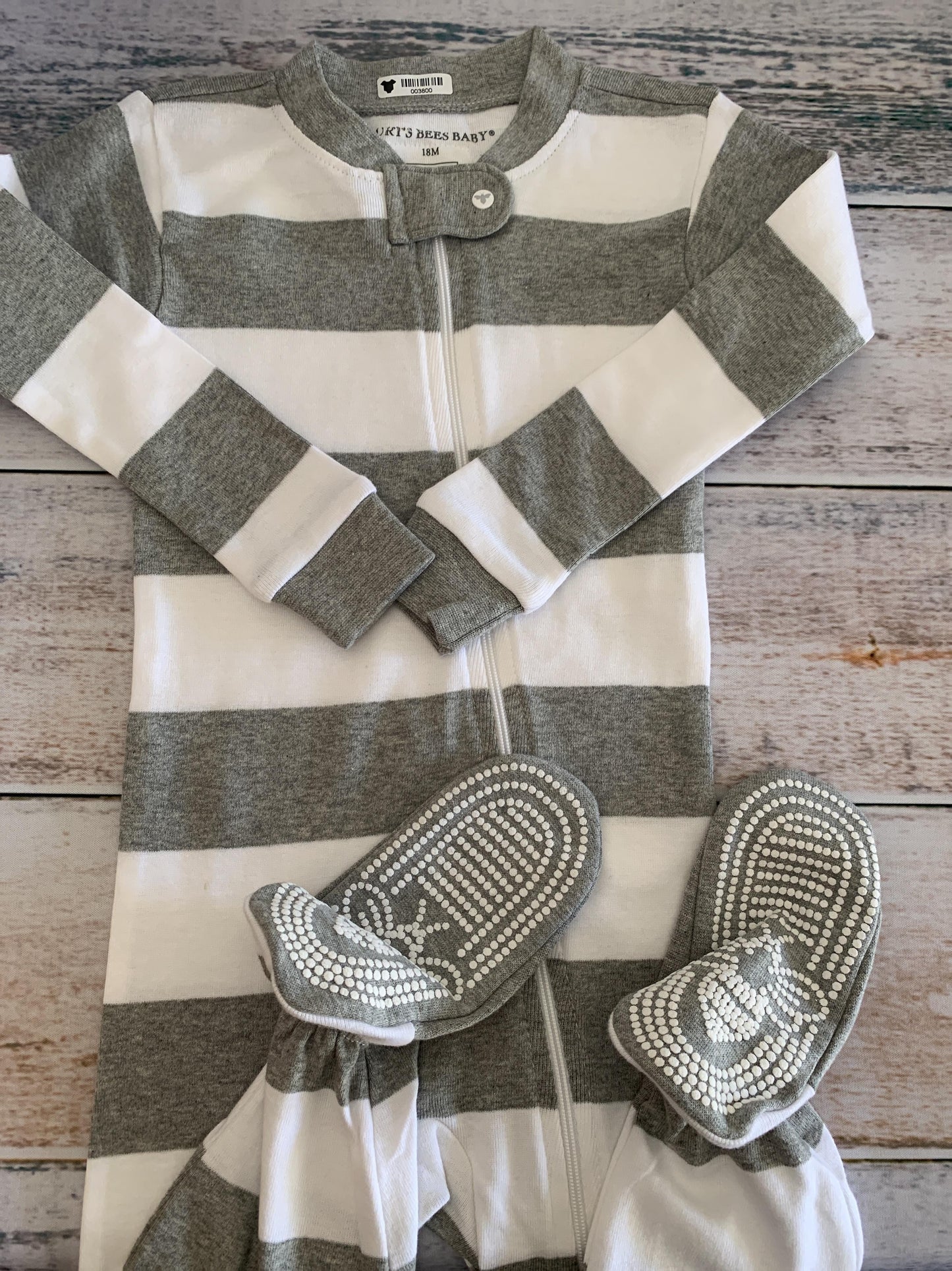Burt's Bees Boys Grey | White | Stripe Pajamas Size: 18 months Grey | White | Stripe