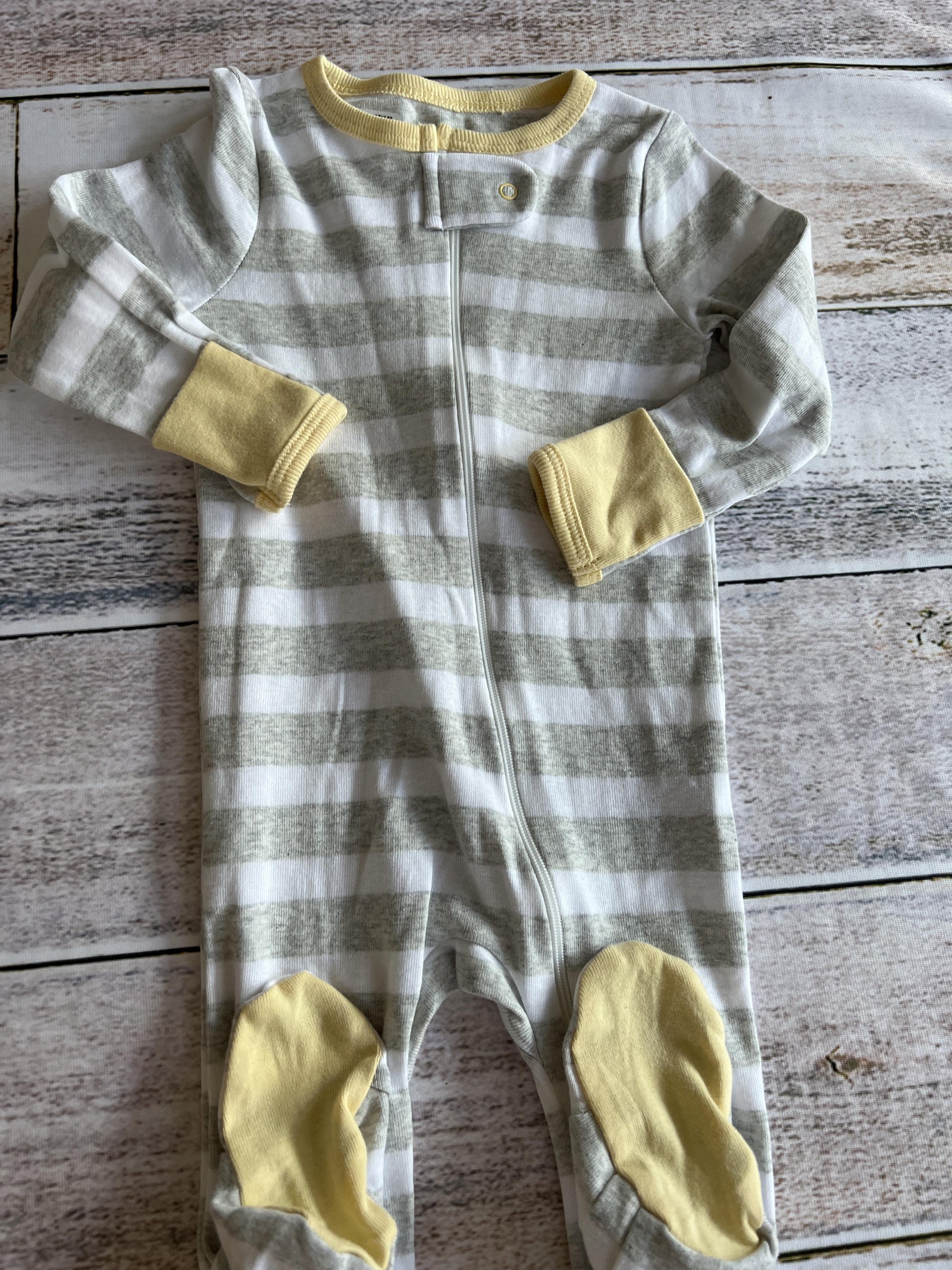 Cloud Island Unisex Grey | White | Stripe Pajamas Size: 6-9 months Grey | White | Stripe